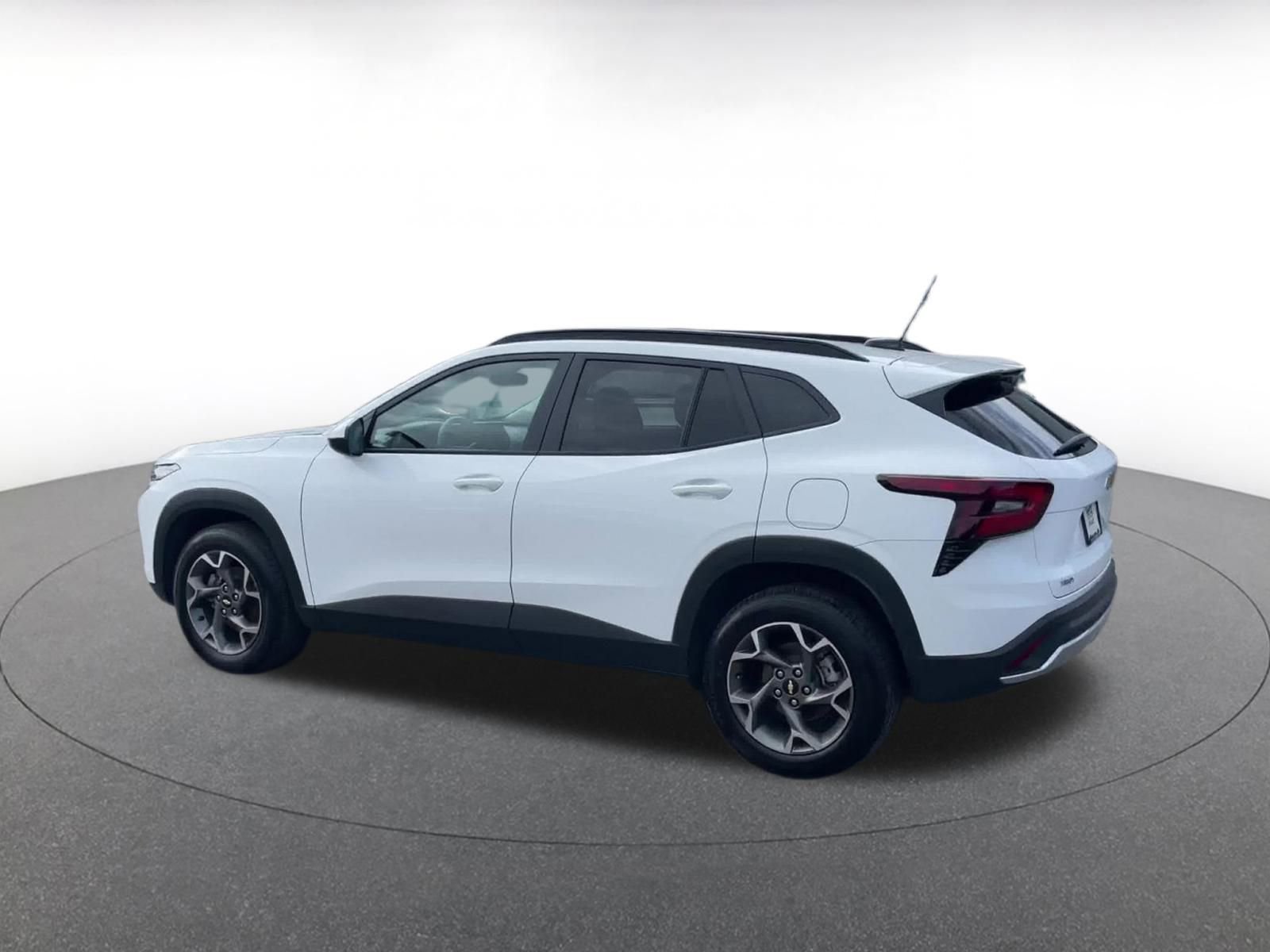 Thumbnail: 2025 Chevrolet Trax - 9