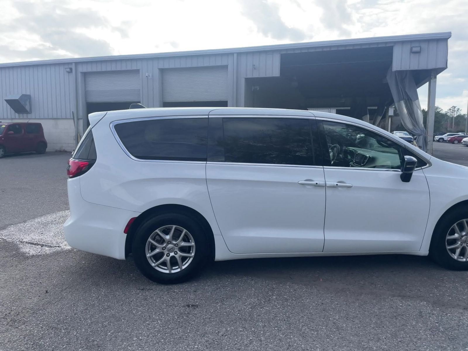 Thumbnail: 2025 Chrysler Pacifica - 16