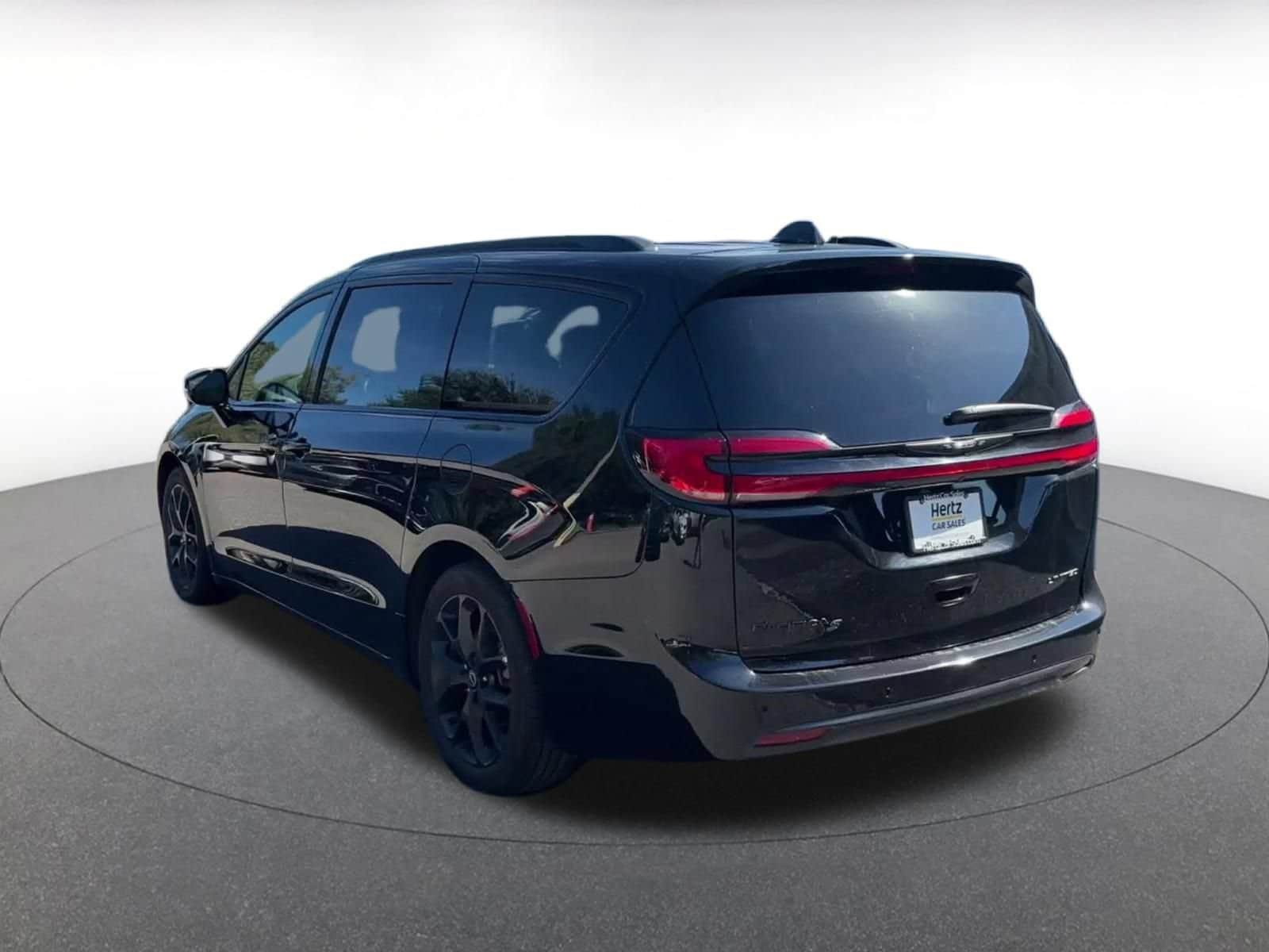 Thumbnail: 2025 Chrysler Pacifica - 8