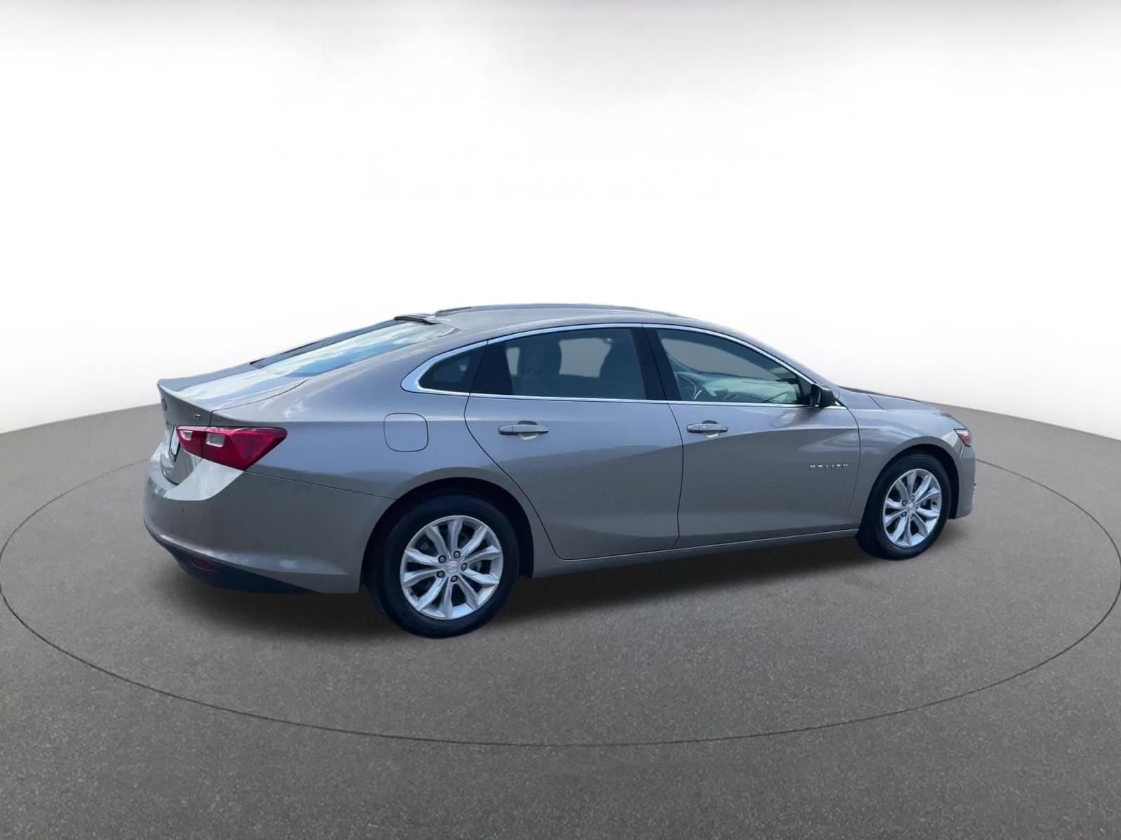 Thumbnail: 2024 Chevrolet Malibu - 21