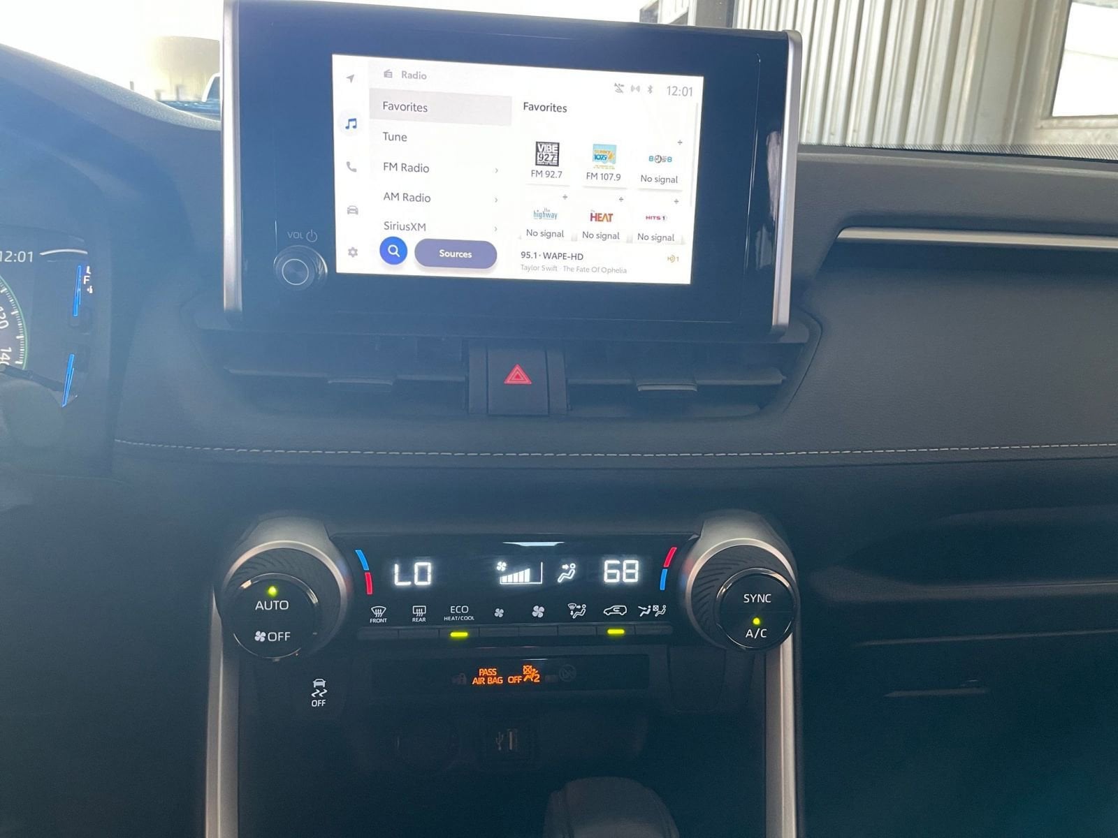 Thumbnail: 2025 Toyota RAV4 - 18