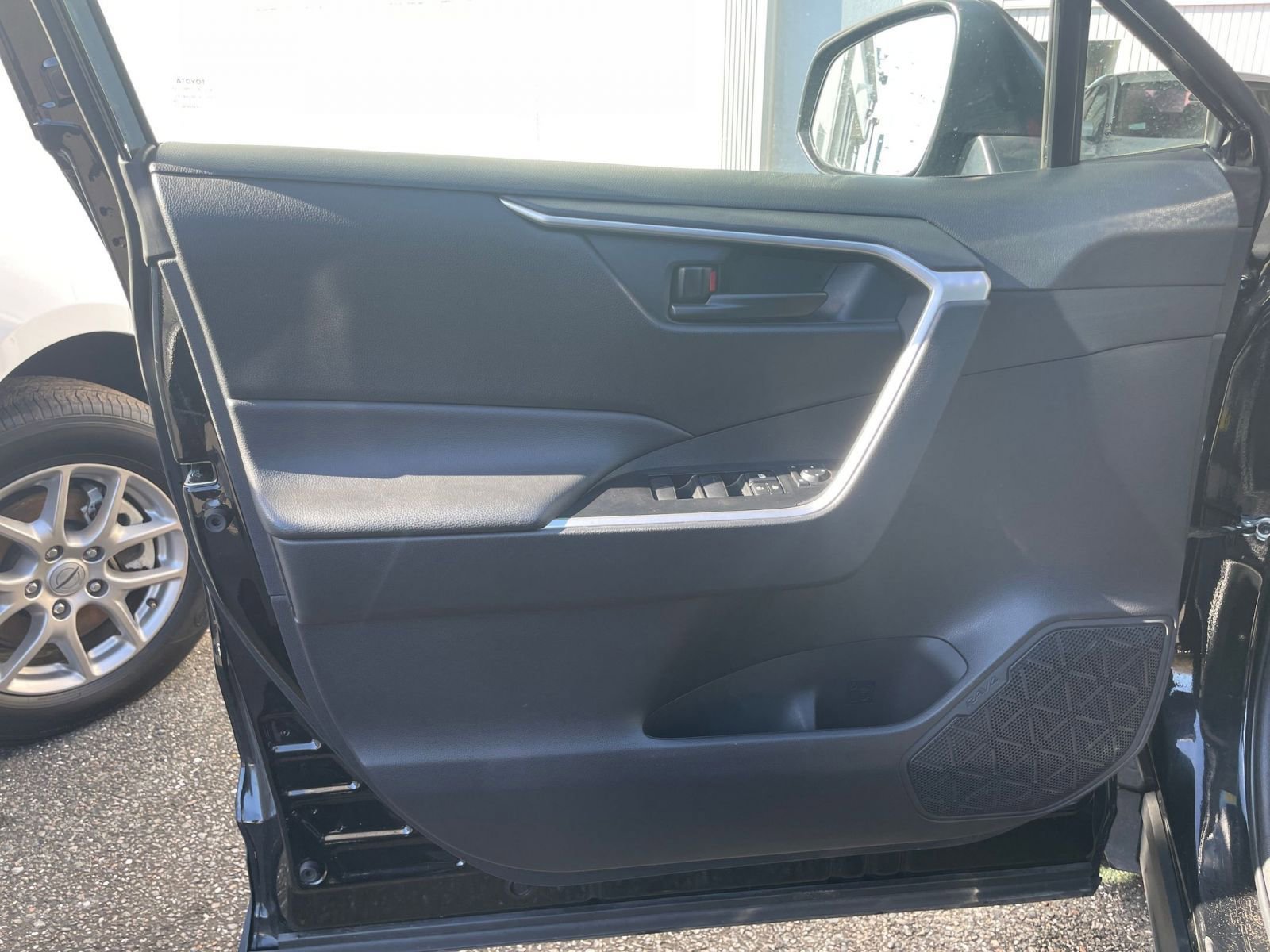 Thumbnail: 2025 Toyota RAV4 - 20