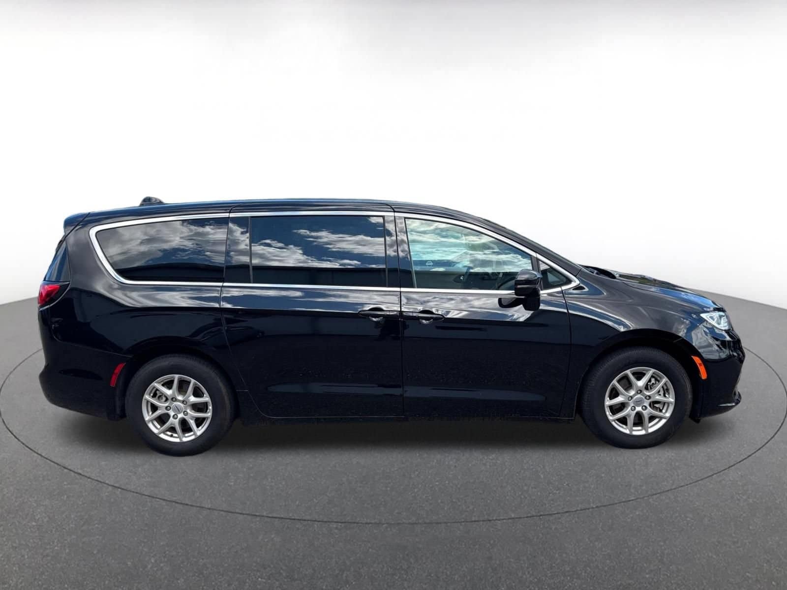 Thumbnail: 2024 Chrysler Pacifica - 14