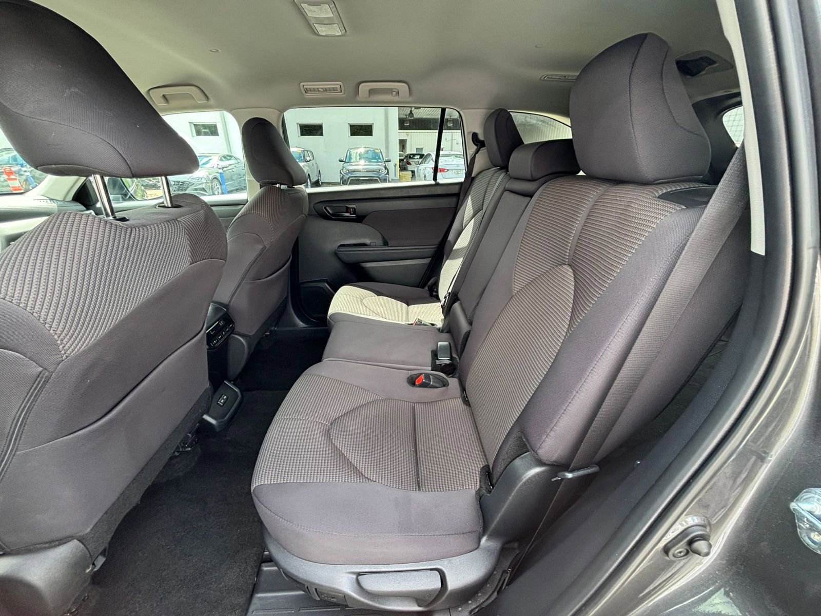 Thumbnail: 2025 Toyota Highlander - 28