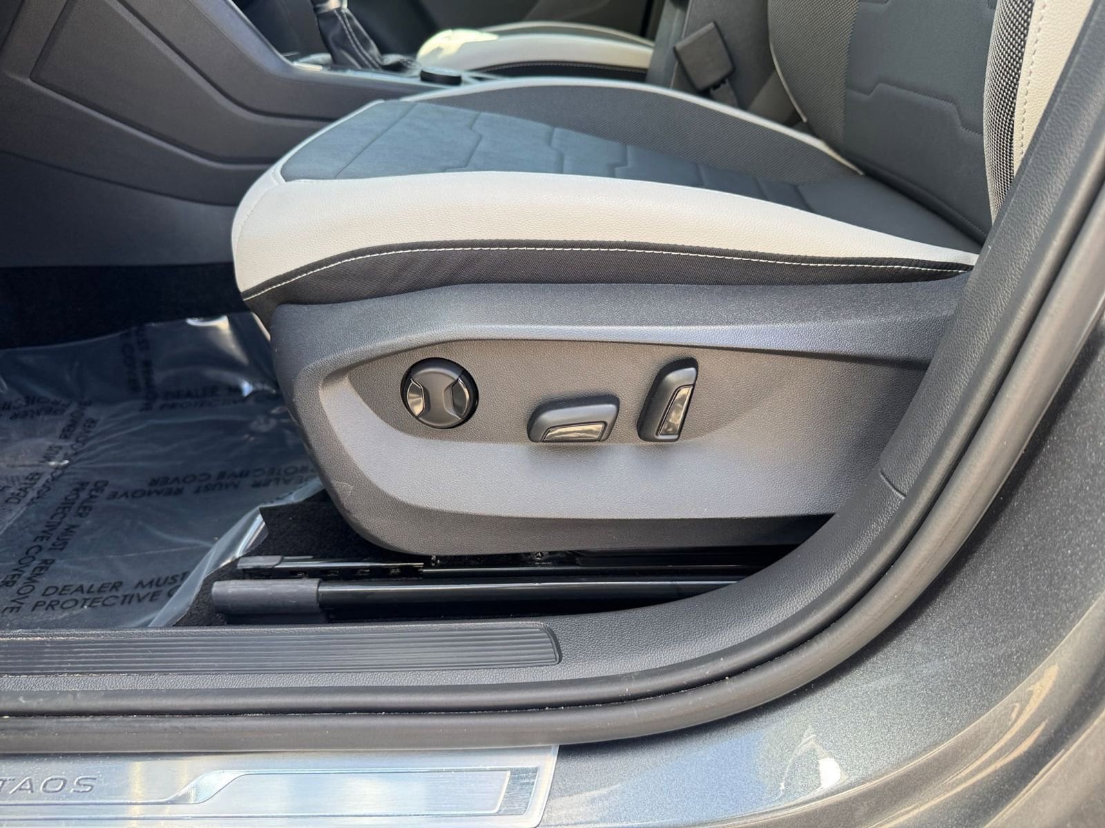 Thumbnail: 2025 Volkswagen Taos - 23