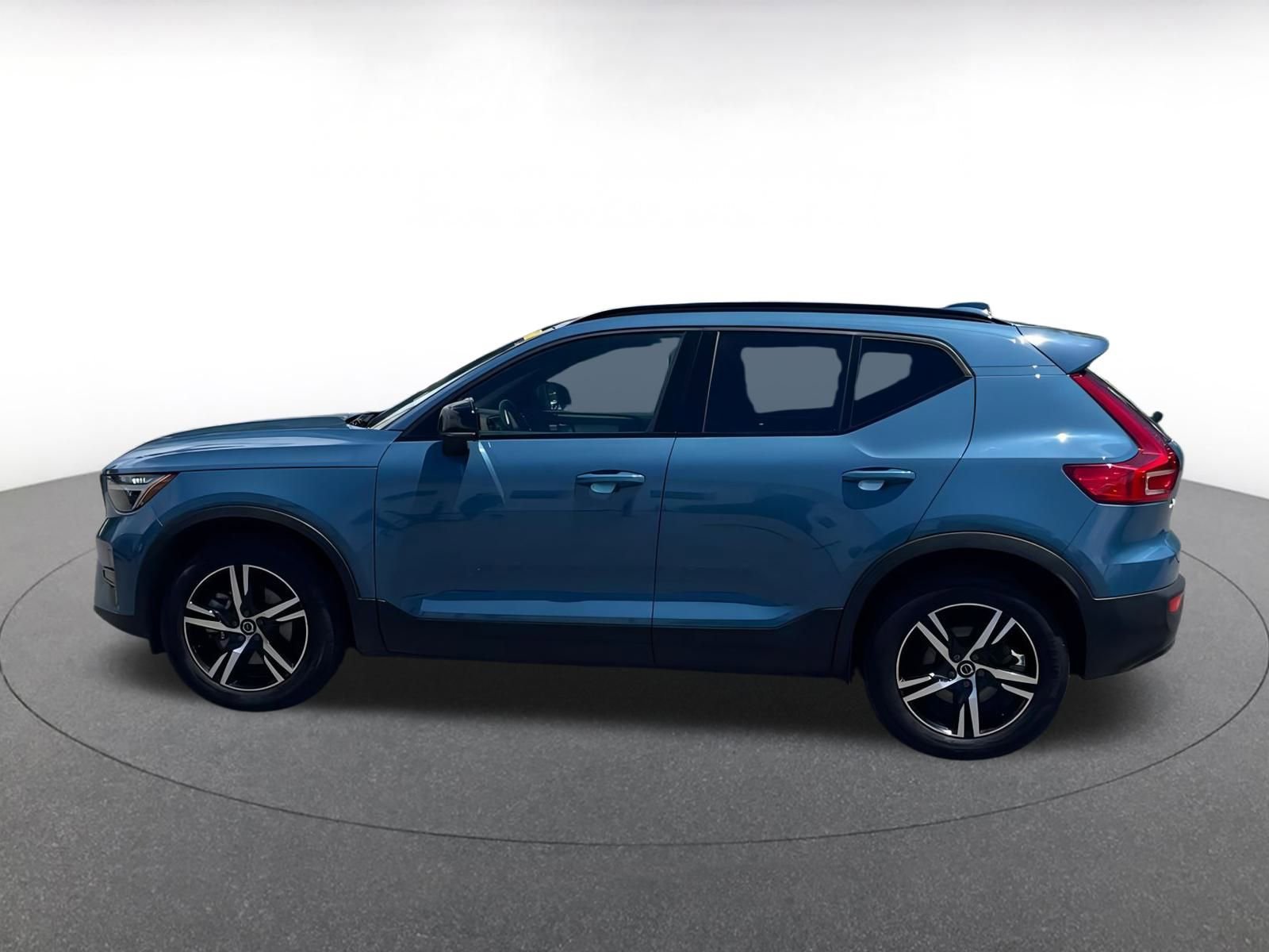 Thumbnail: 2024 Volvo XC40 - 8