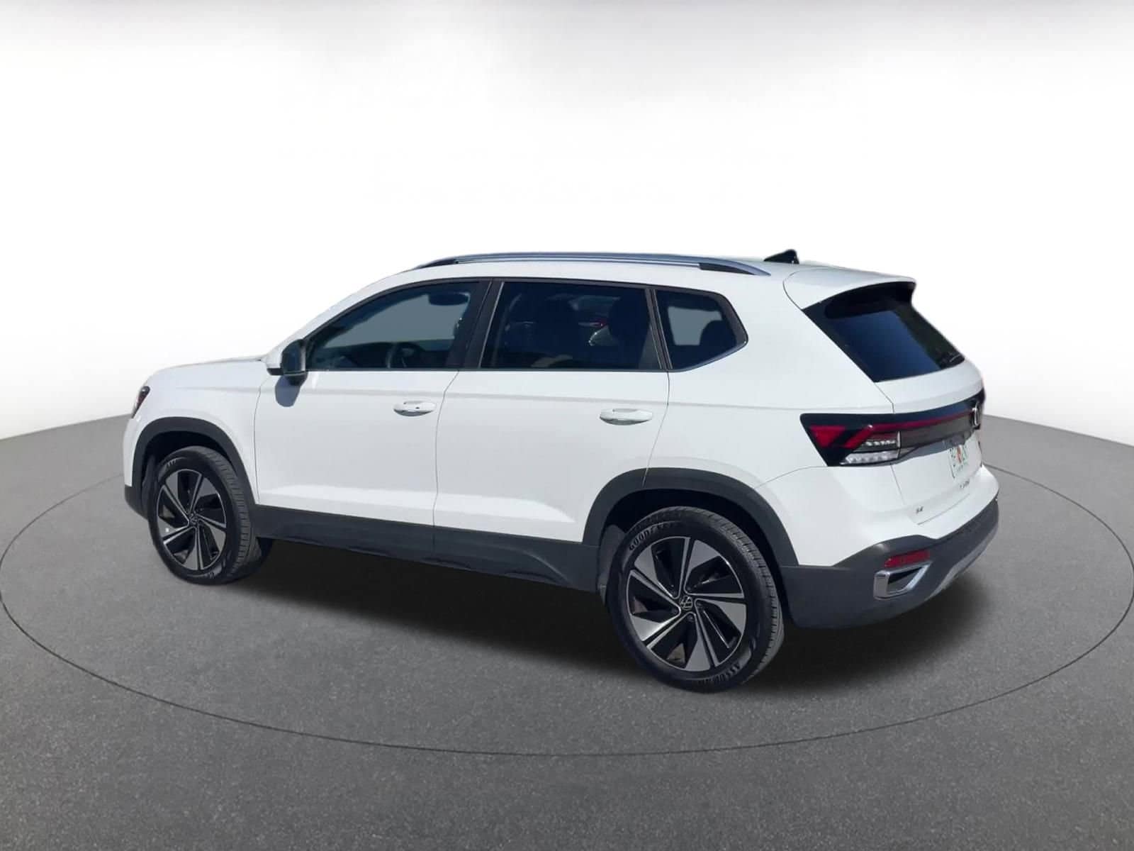 Thumbnail: 2025 Volkswagen Taos - 10