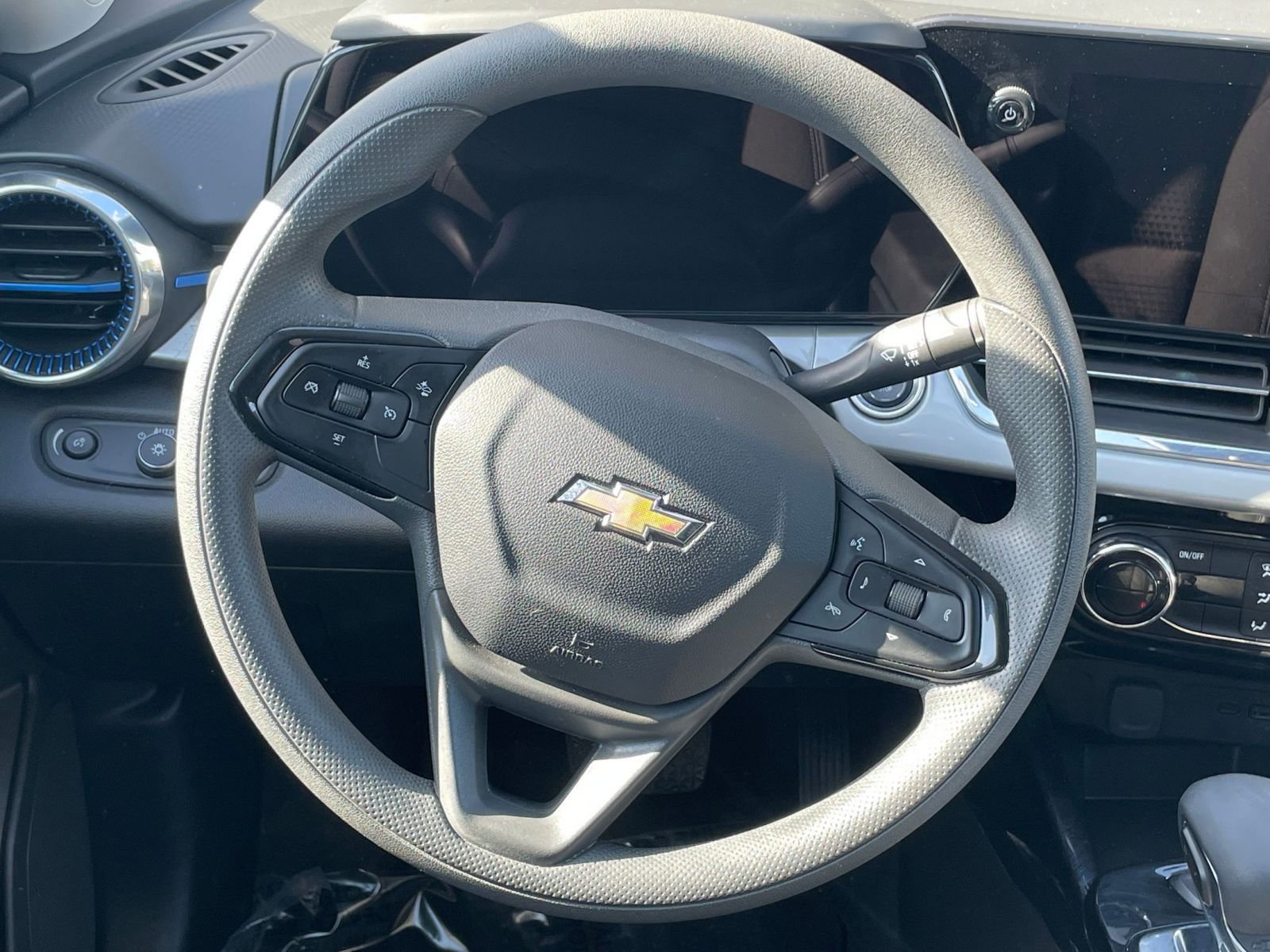 Thumbnail: 2025 Chevrolet Trax - 25