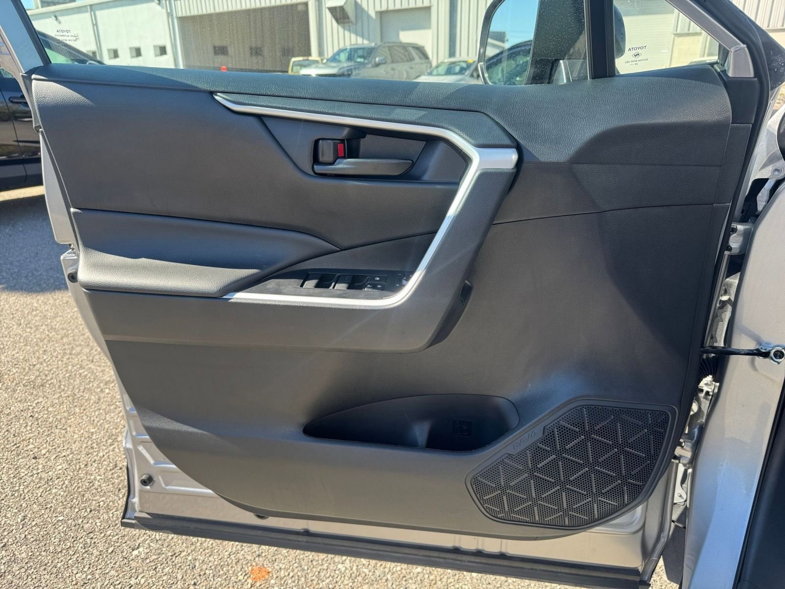 Thumbnail: 2025 Toyota RAV4 - 20