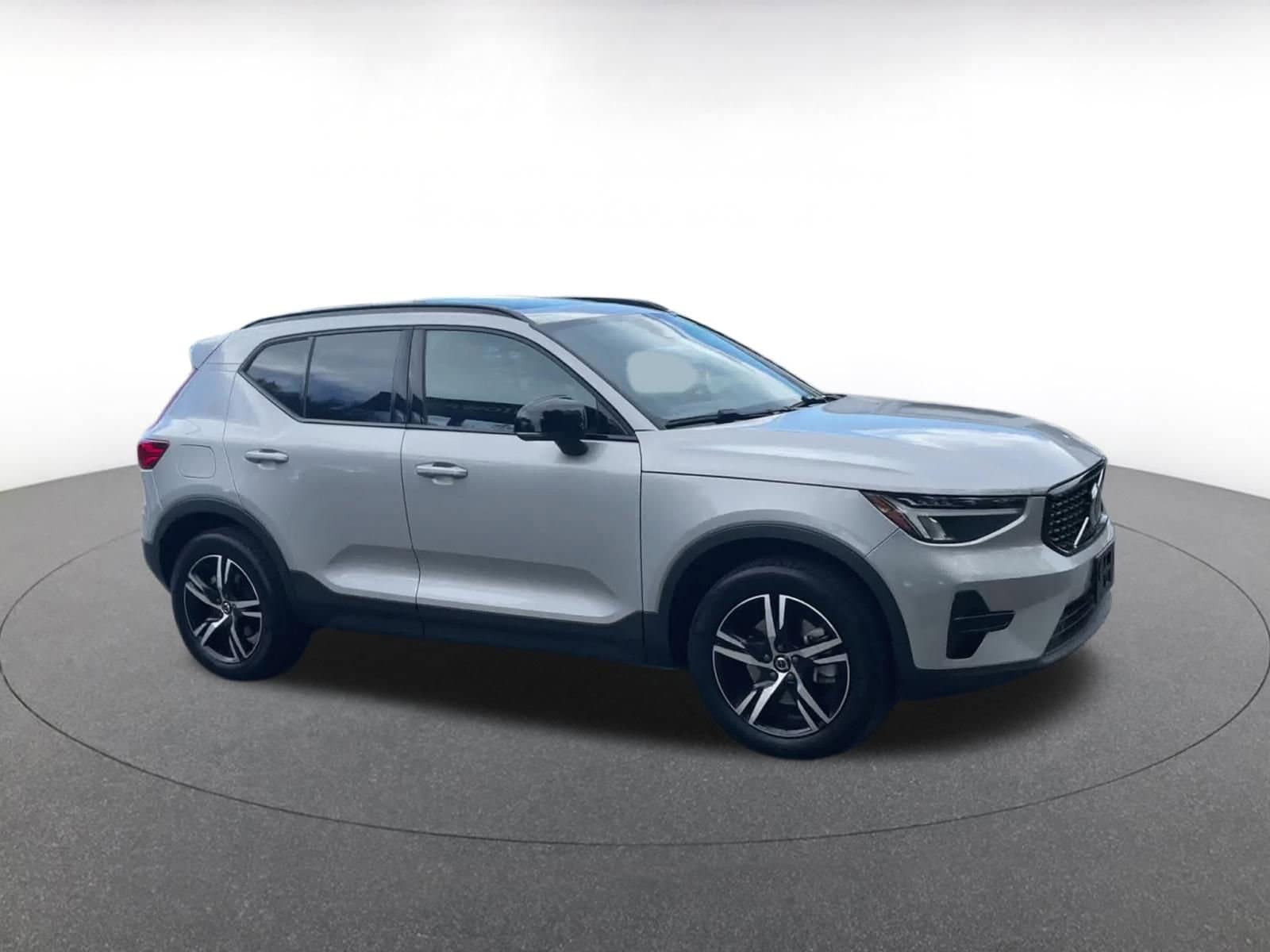 Thumbnail: 2024 Volvo XC40 - 1