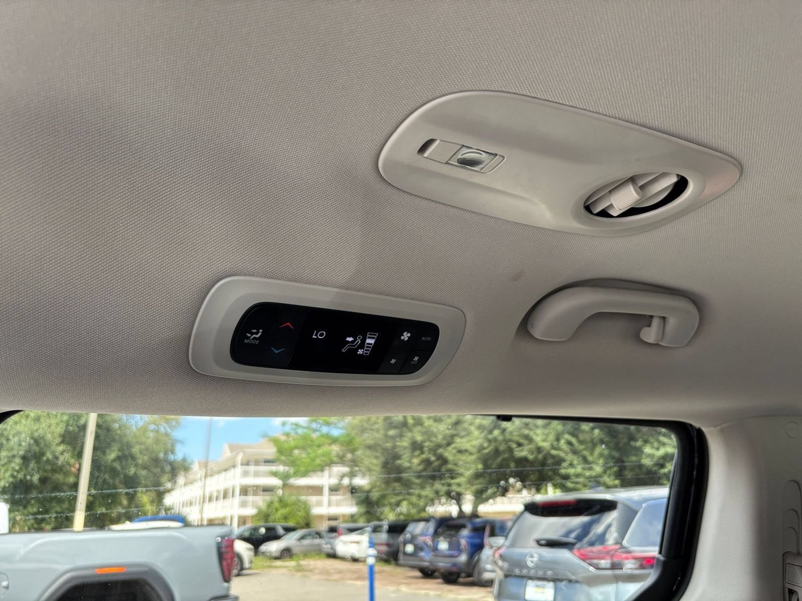 Thumbnail: 2024 Chrysler Pacifica - 24