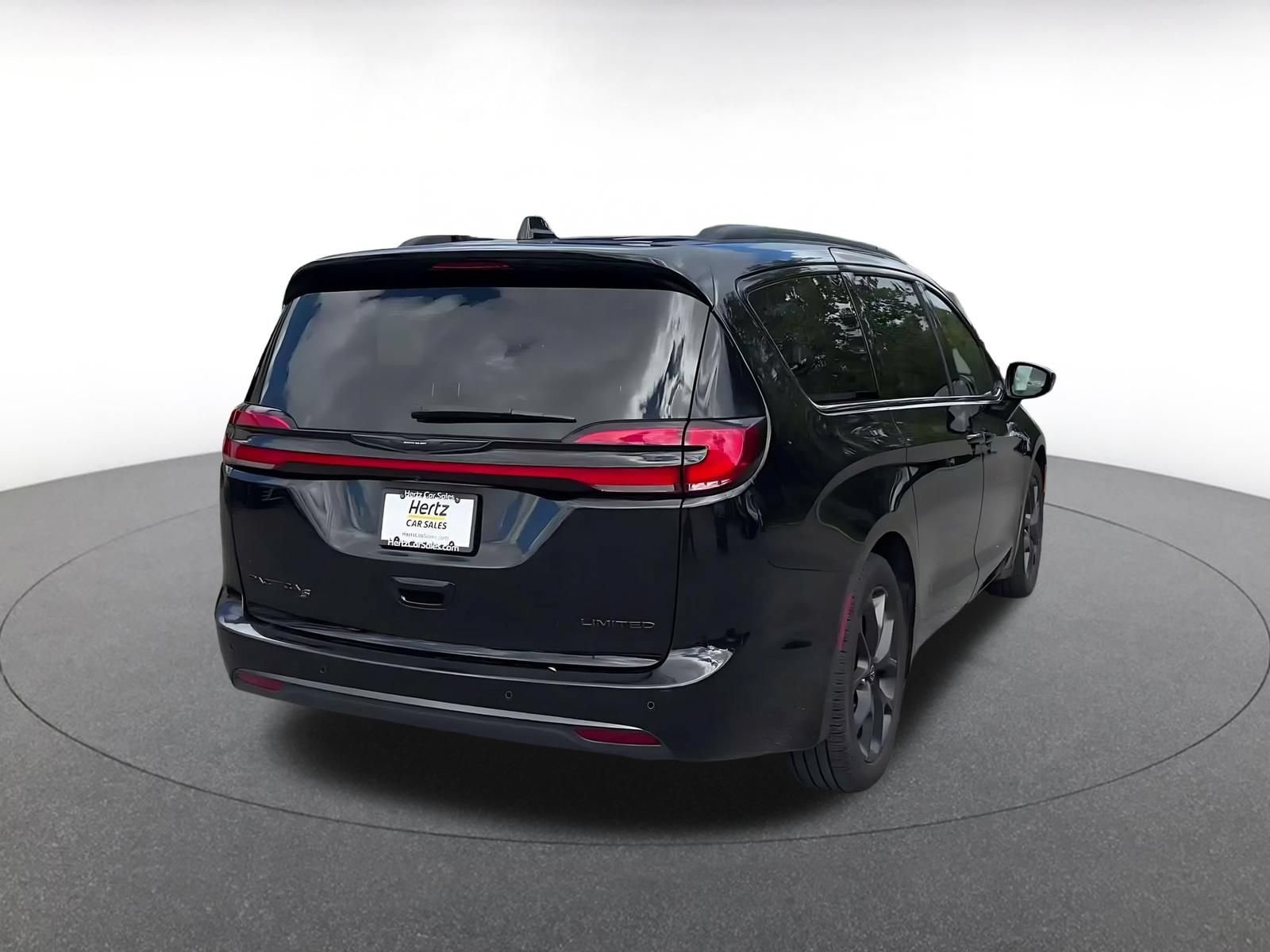 Thumbnail: 2025 Chrysler Pacifica - 10