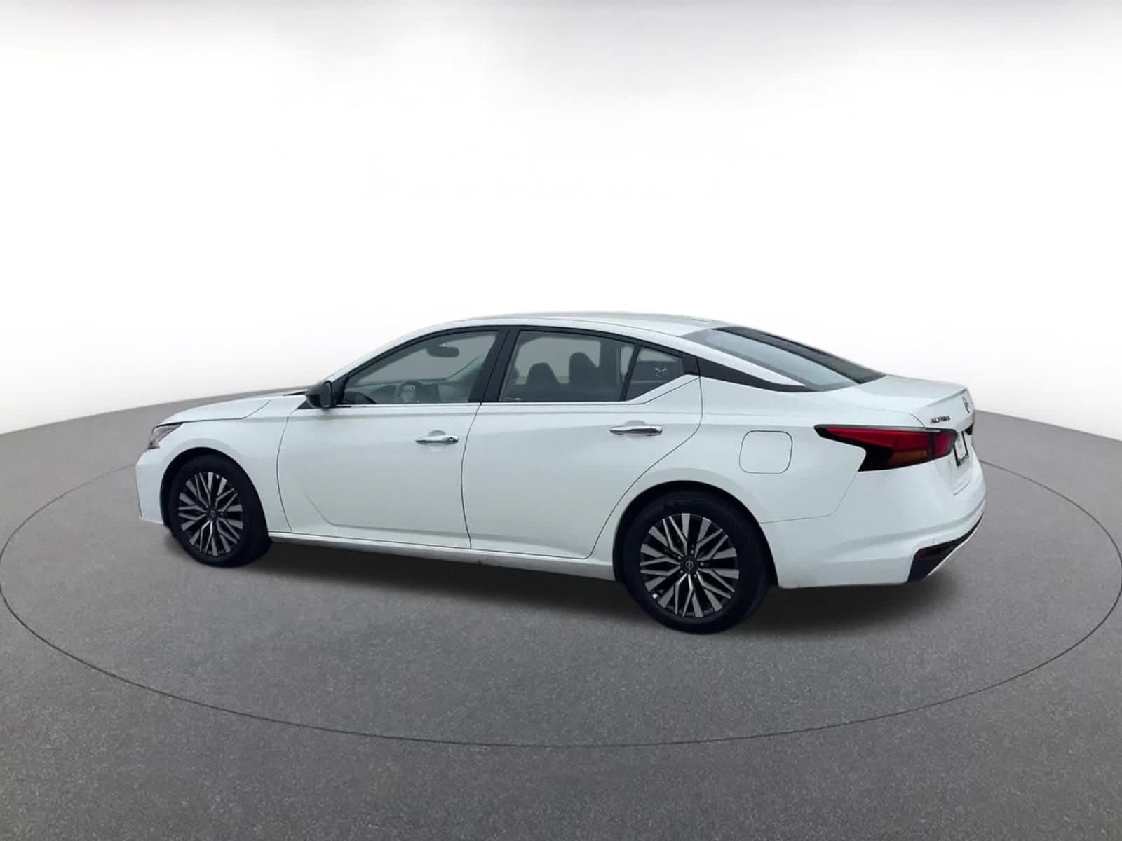 Thumbnail: 2025 Nissan Altima - 9