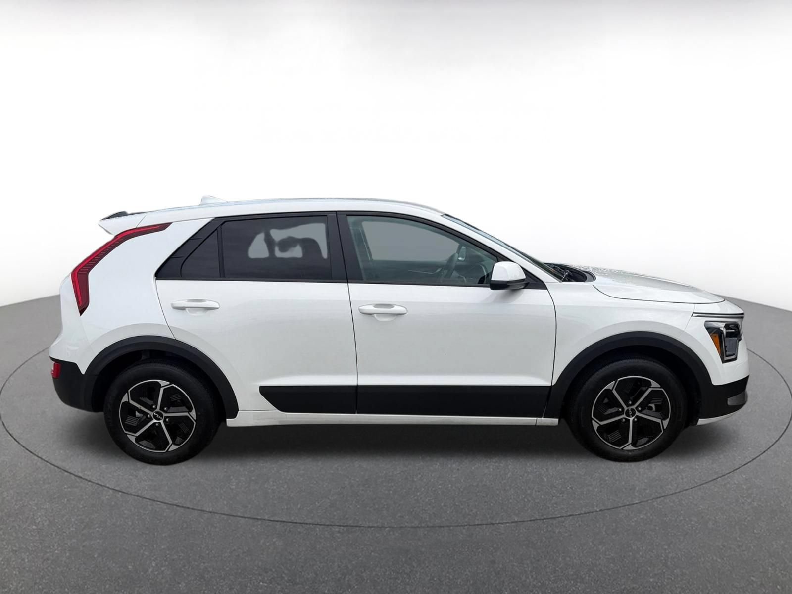 Thumbnail: 2026 Kia Niro - 15