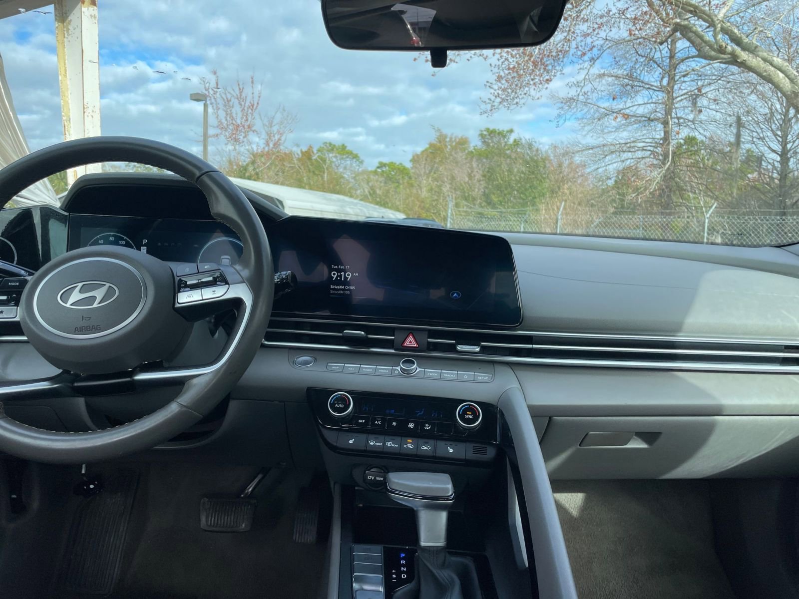 Thumbnail: 2025 Hyundai Elantra - 17