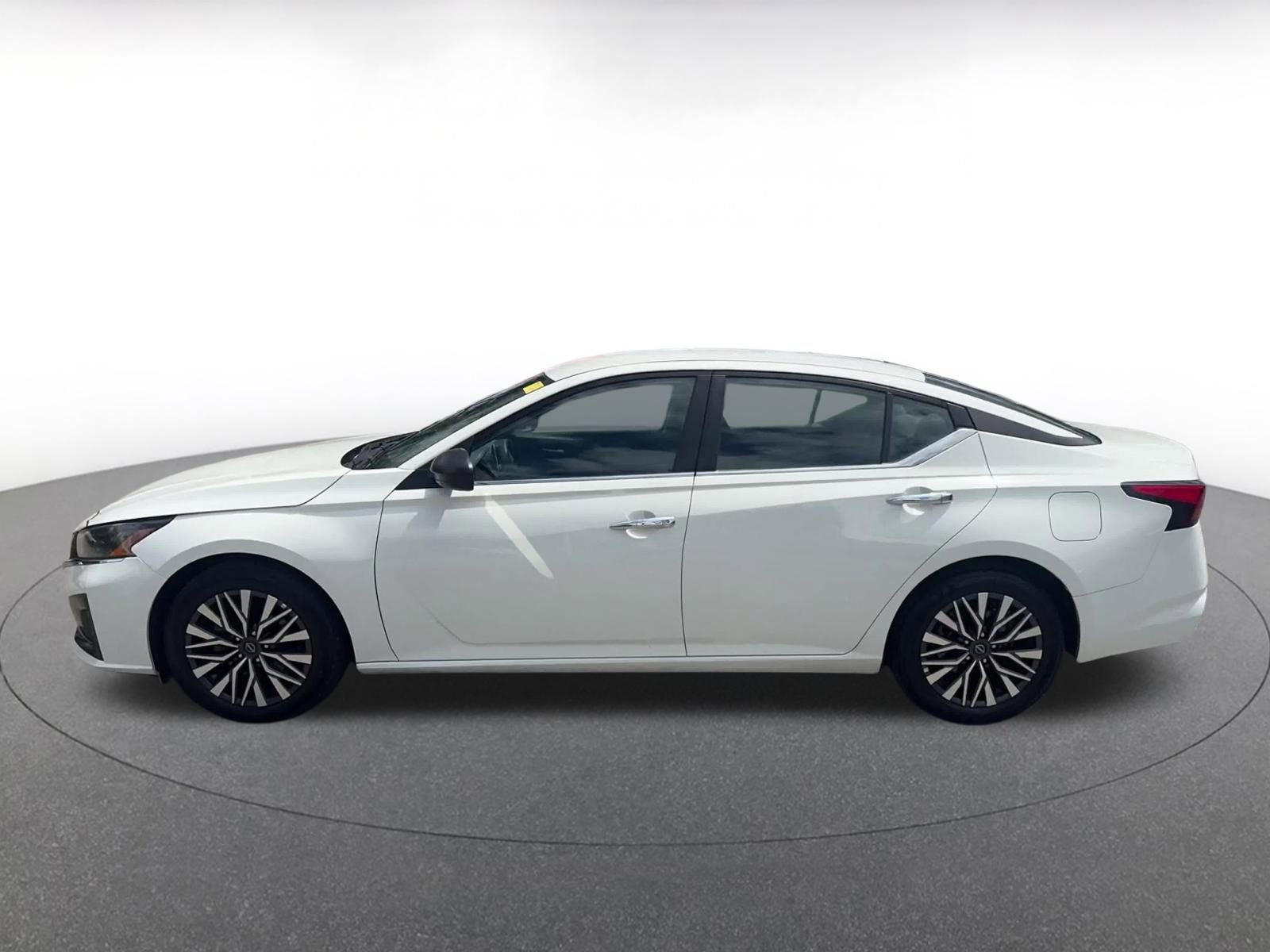 Thumbnail: 2025 Nissan Altima - 8
