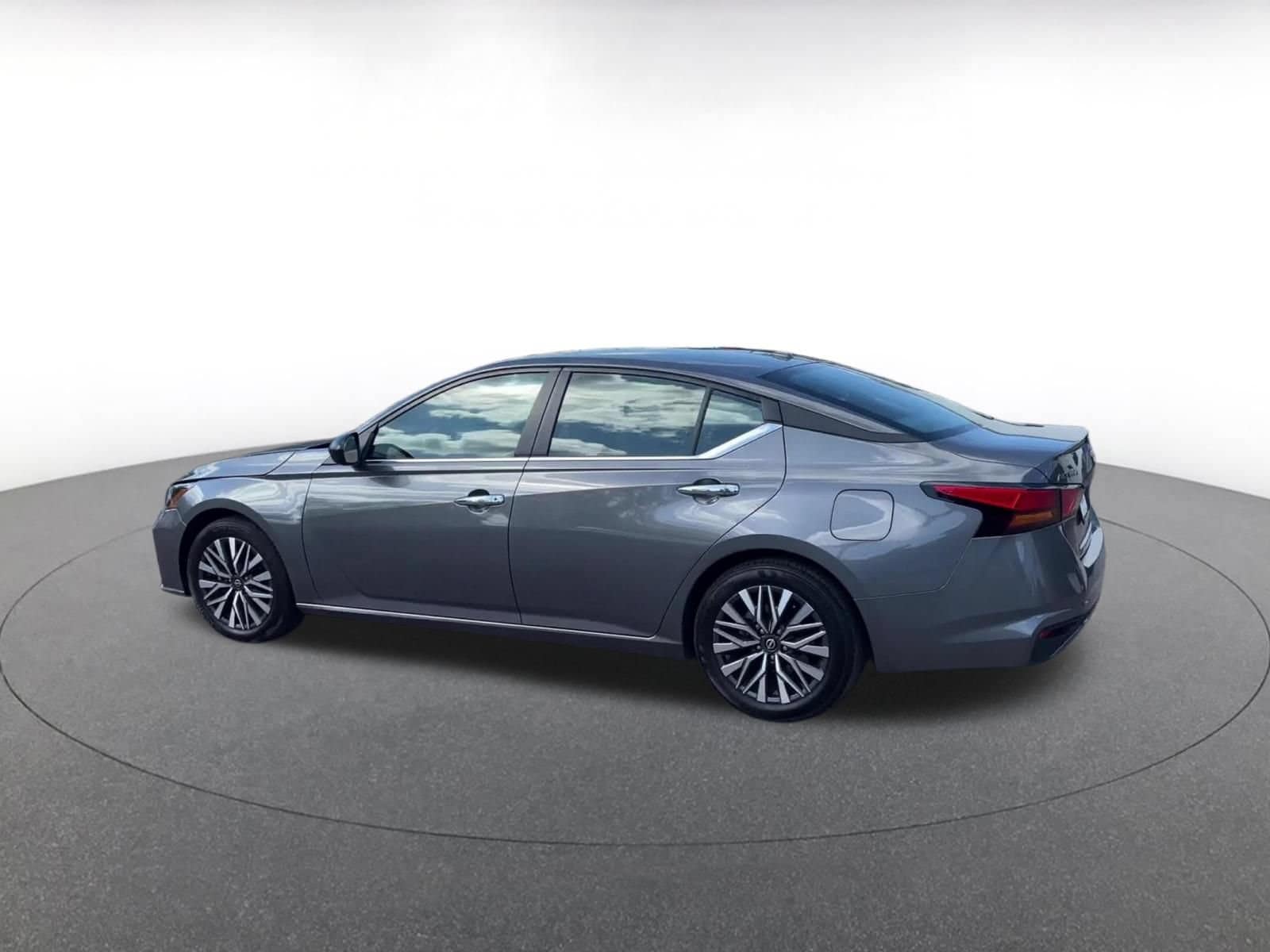 Thumbnail: 2025 Nissan Altima - 9