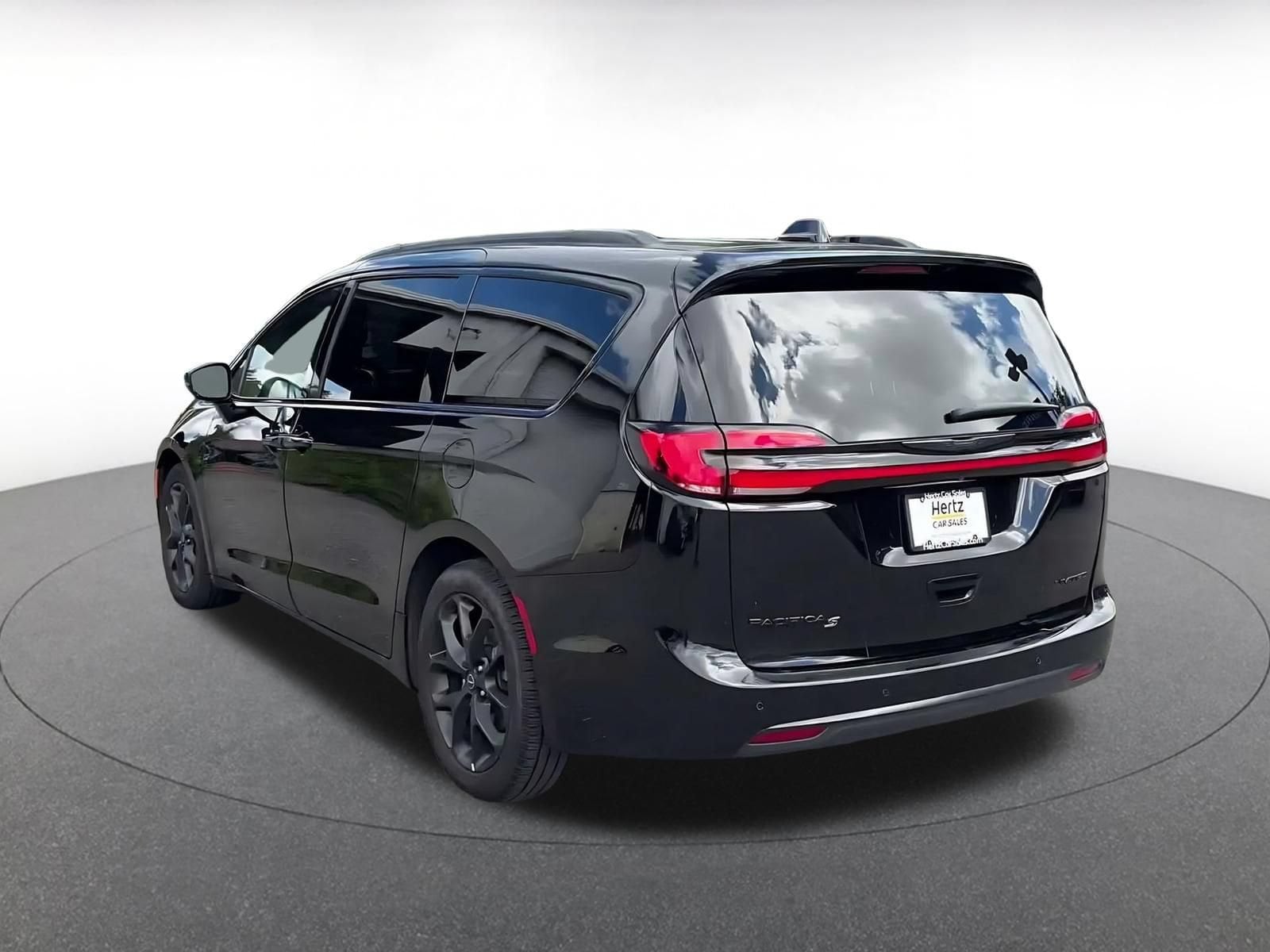 Thumbnail: 2025 Chrysler Pacifica - 8