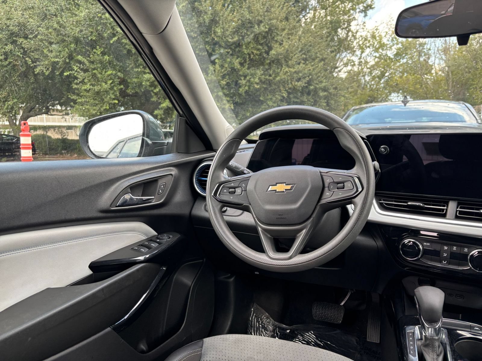 Thumbnail: 2025 Chevrolet Trax - 32