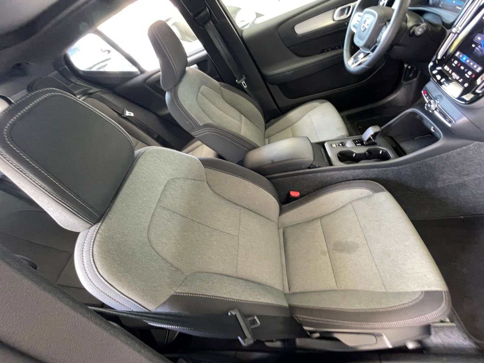 Thumbnail: 2024 Volvo XC40 - 34