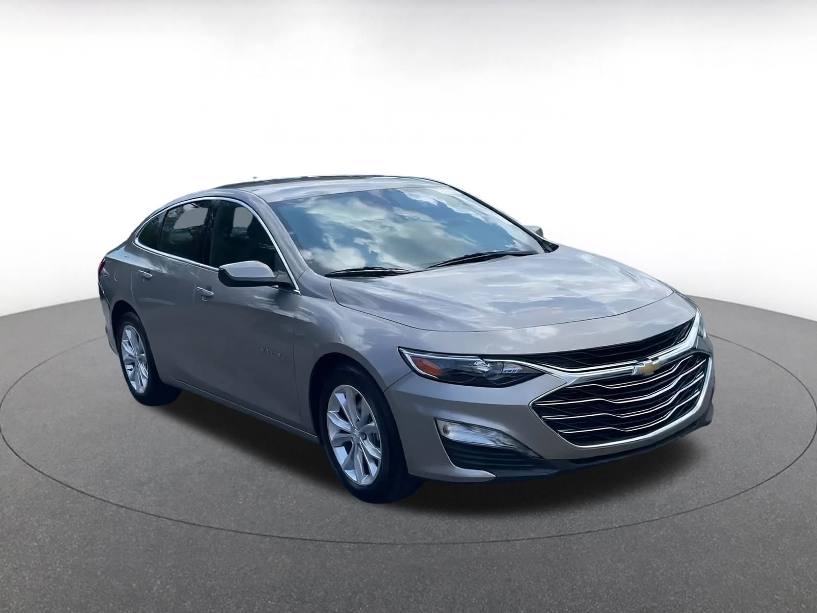 Thumbnail: 2024 Chevrolet Malibu - 4