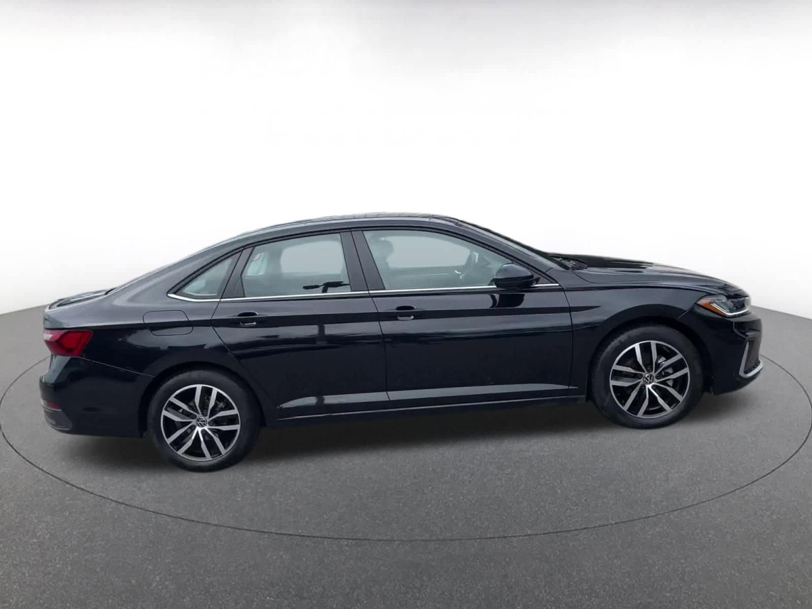 Thumbnail: 2025 Volkswagen Jetta - 16