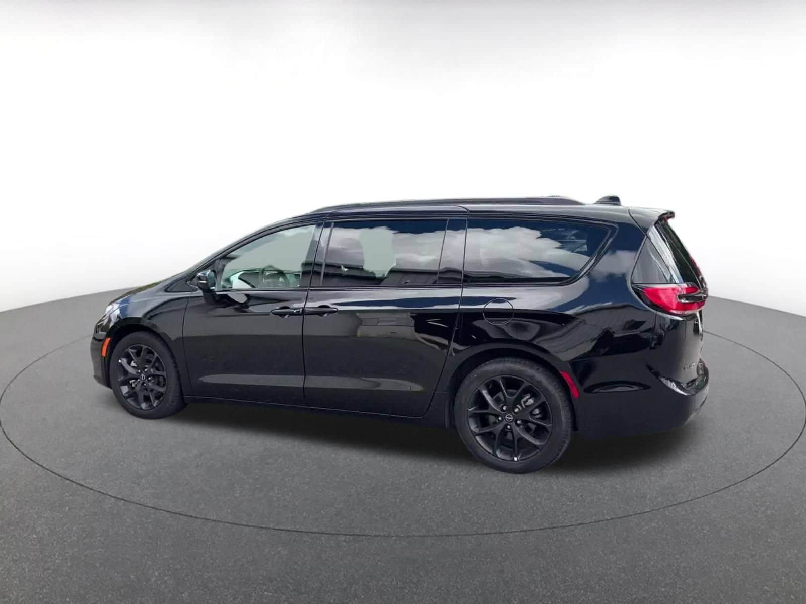 Thumbnail: 2025 Chrysler Pacifica - 7