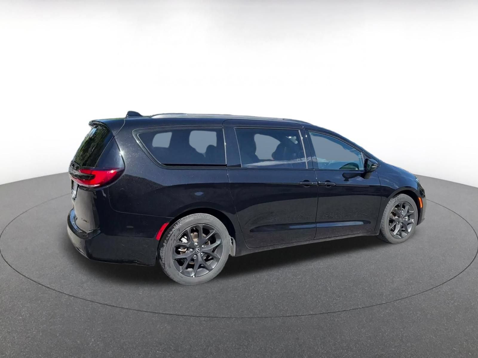 Thumbnail: 2025 Chrysler Pacifica - 10