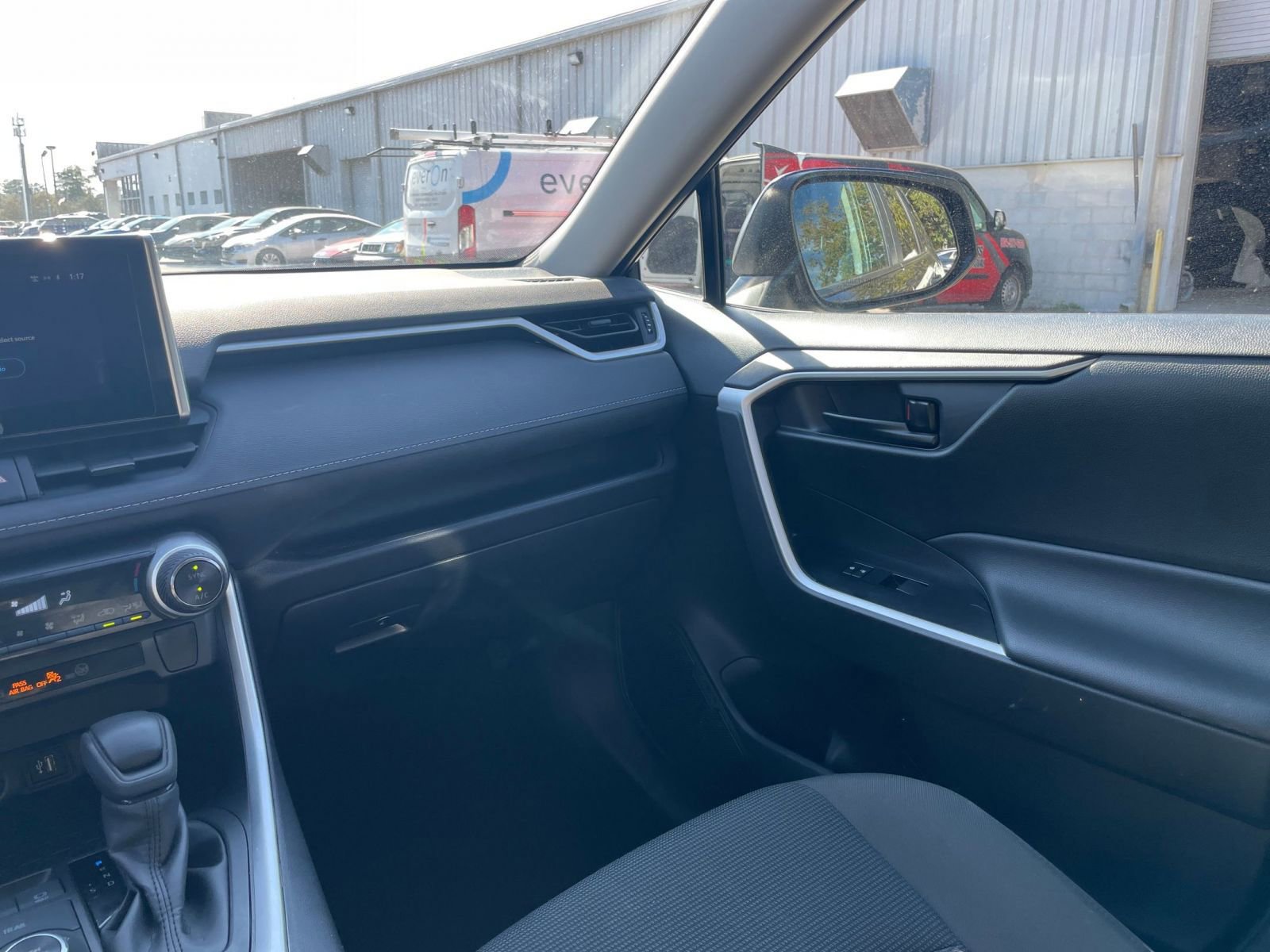 Thumbnail: 2025 Toyota RAV4 - 33