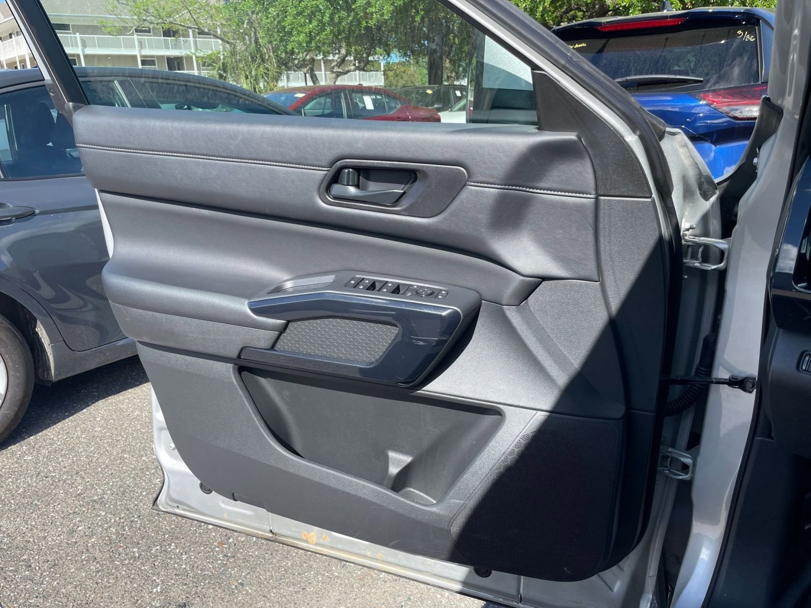 Thumbnail: 2025 Nissan Pathfinder - 18