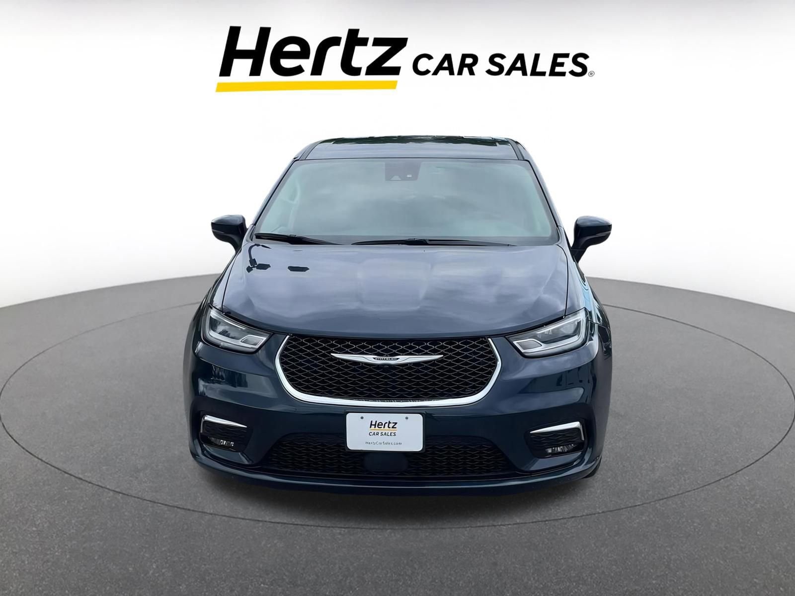 Thumbnail: 2023 Chrysler Pacifica - 3