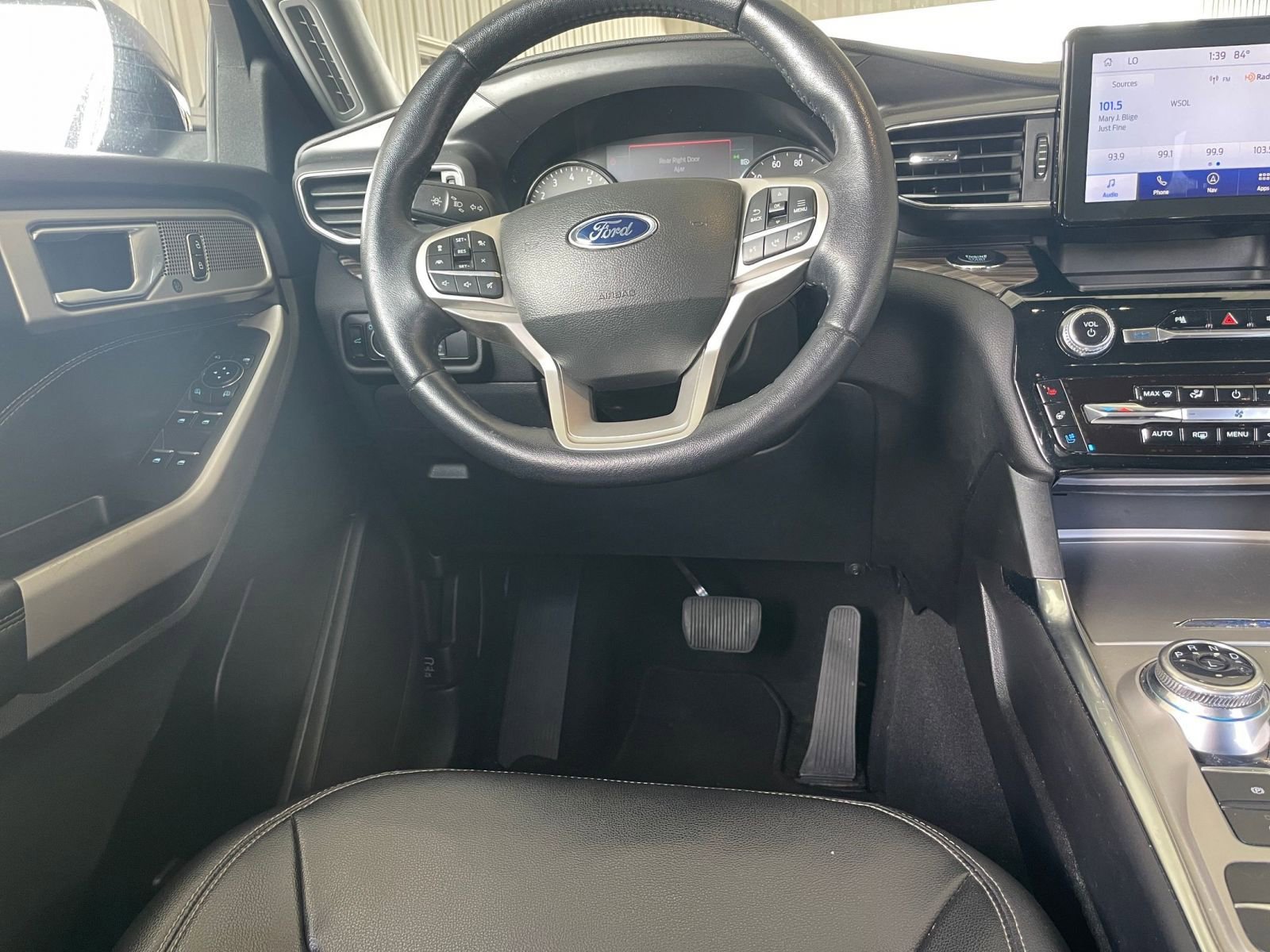 Thumbnail: 2023 Ford Explorer - 32