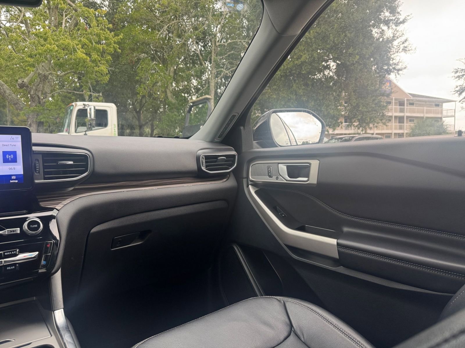 Thumbnail: 2023 Ford Explorer - 34