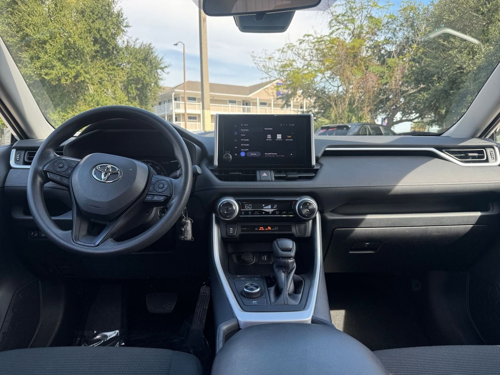 Thumbnail: 2025 Toyota RAV4 - 32