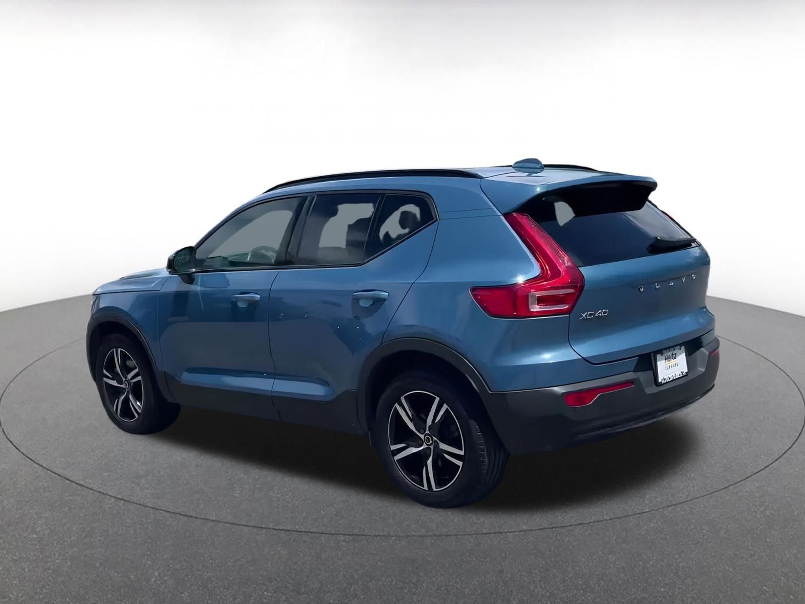 Thumbnail: 2024 Volvo XC40 - 10