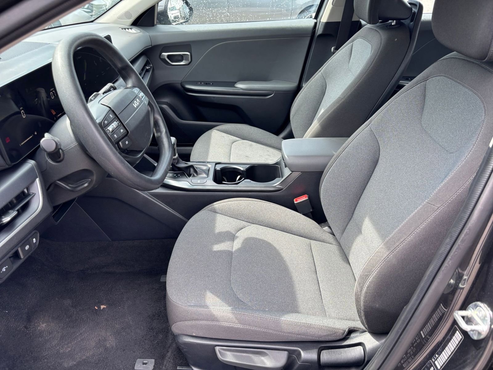 2025 Kia K4 LXS - Photo 25