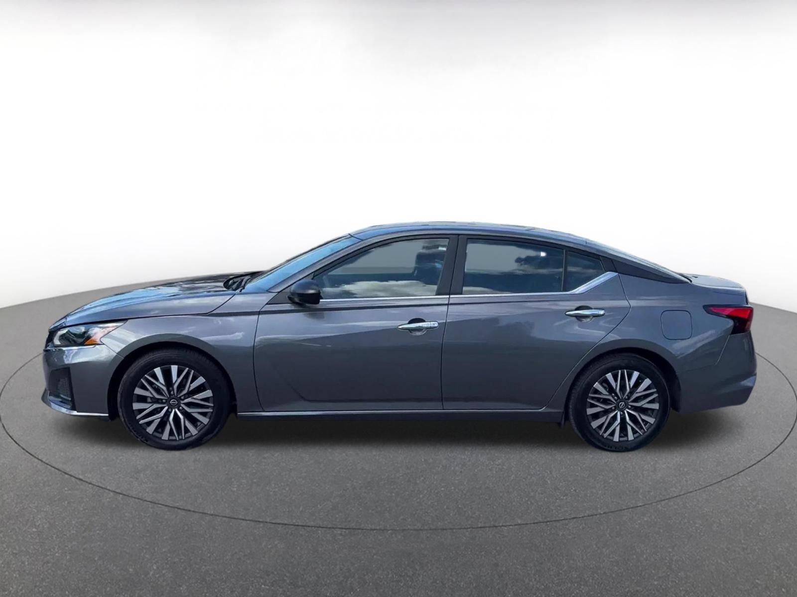 Thumbnail: 2025 Nissan Altima - 8