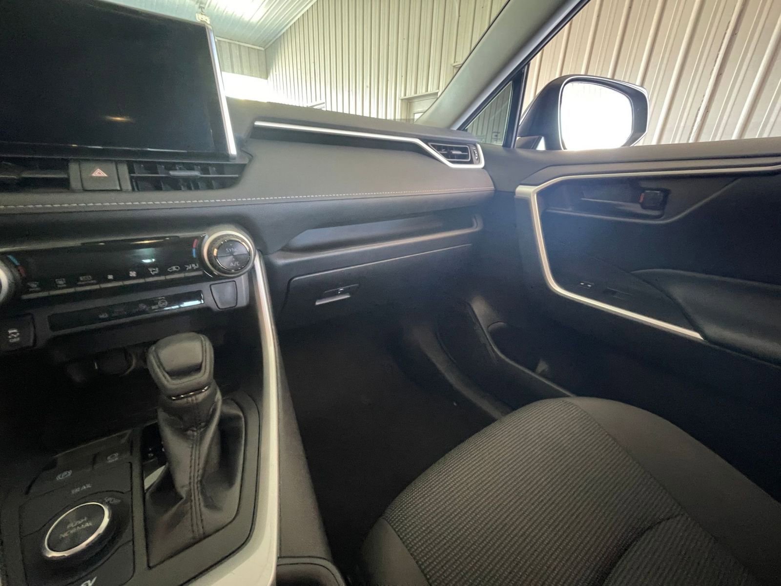 Thumbnail: 2025 Toyota RAV4 - 33