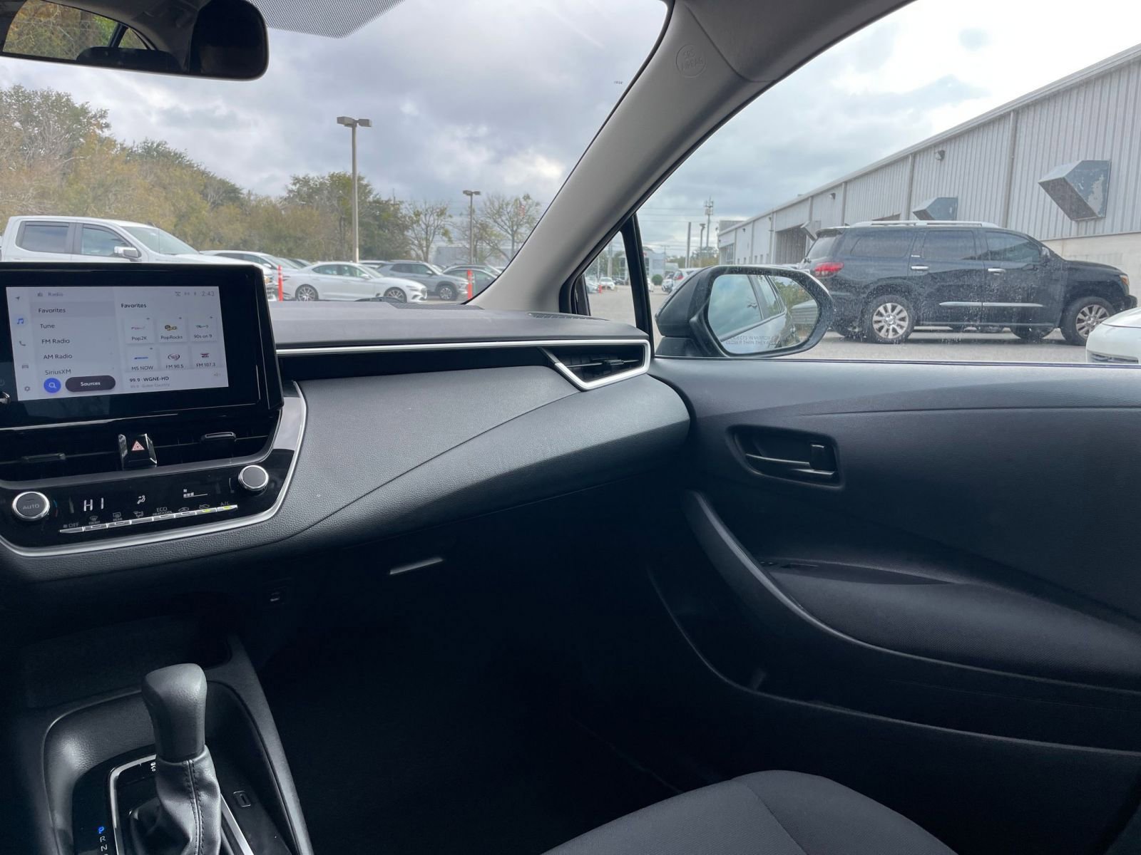 Thumbnail: 2025 Toyota Corolla - 33