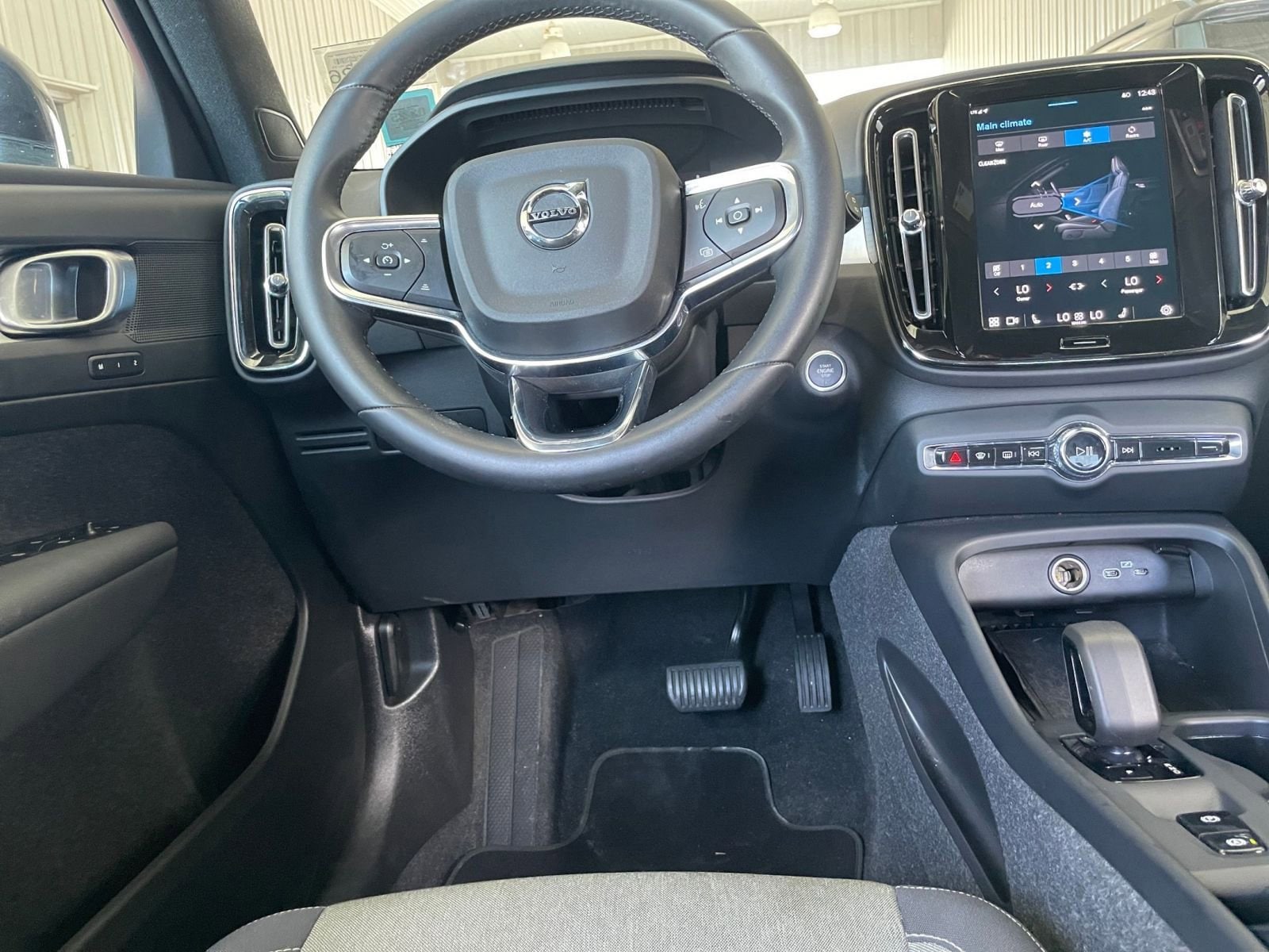 Thumbnail: 2024 Volvo XC40 - 32