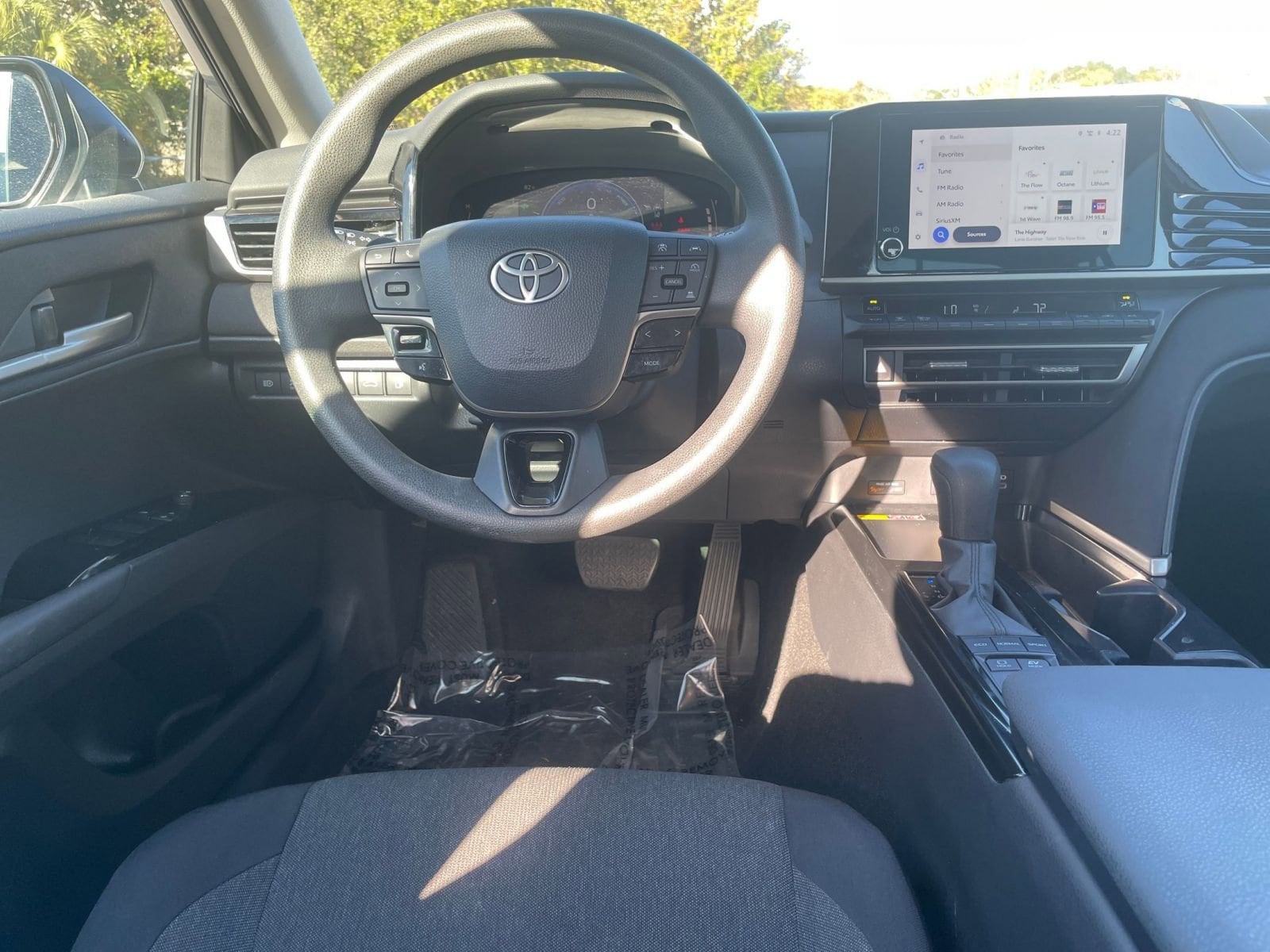 Thumbnail: 2025 Toyota Camry - 32