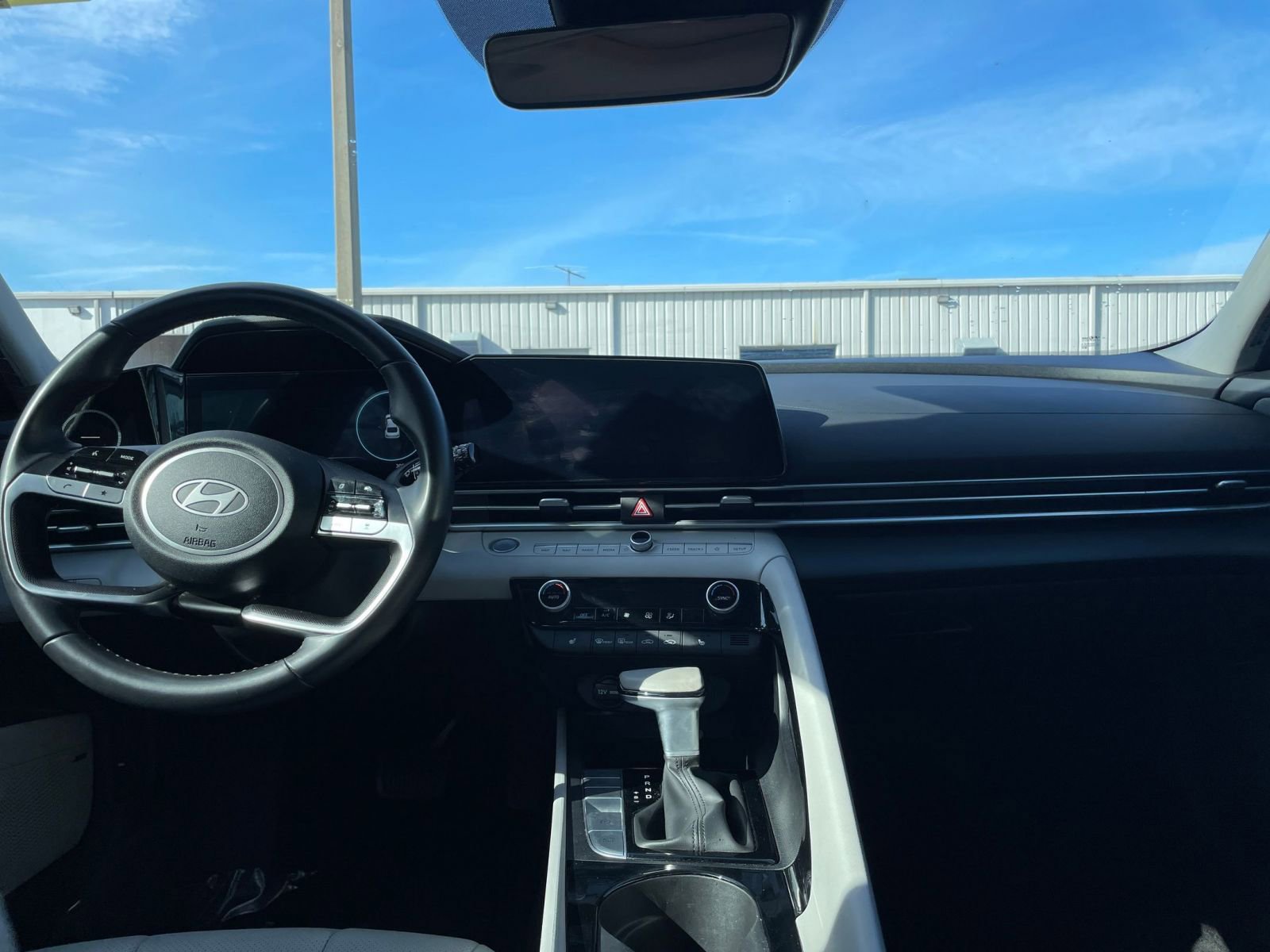 Thumbnail: 2025 Hyundai Elantra - 18