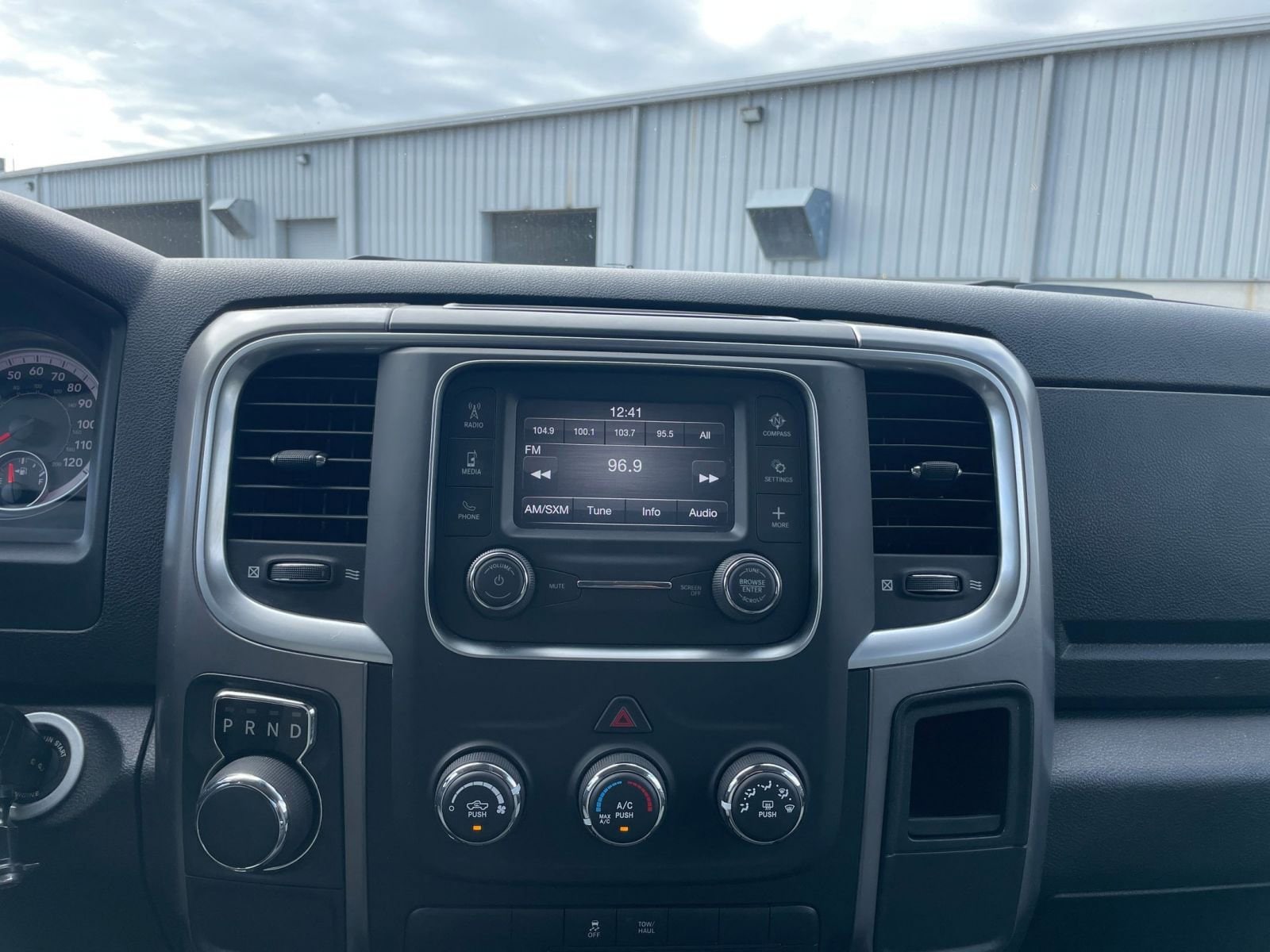 Thumbnail: 2022 RAM 1500 Classic - 21