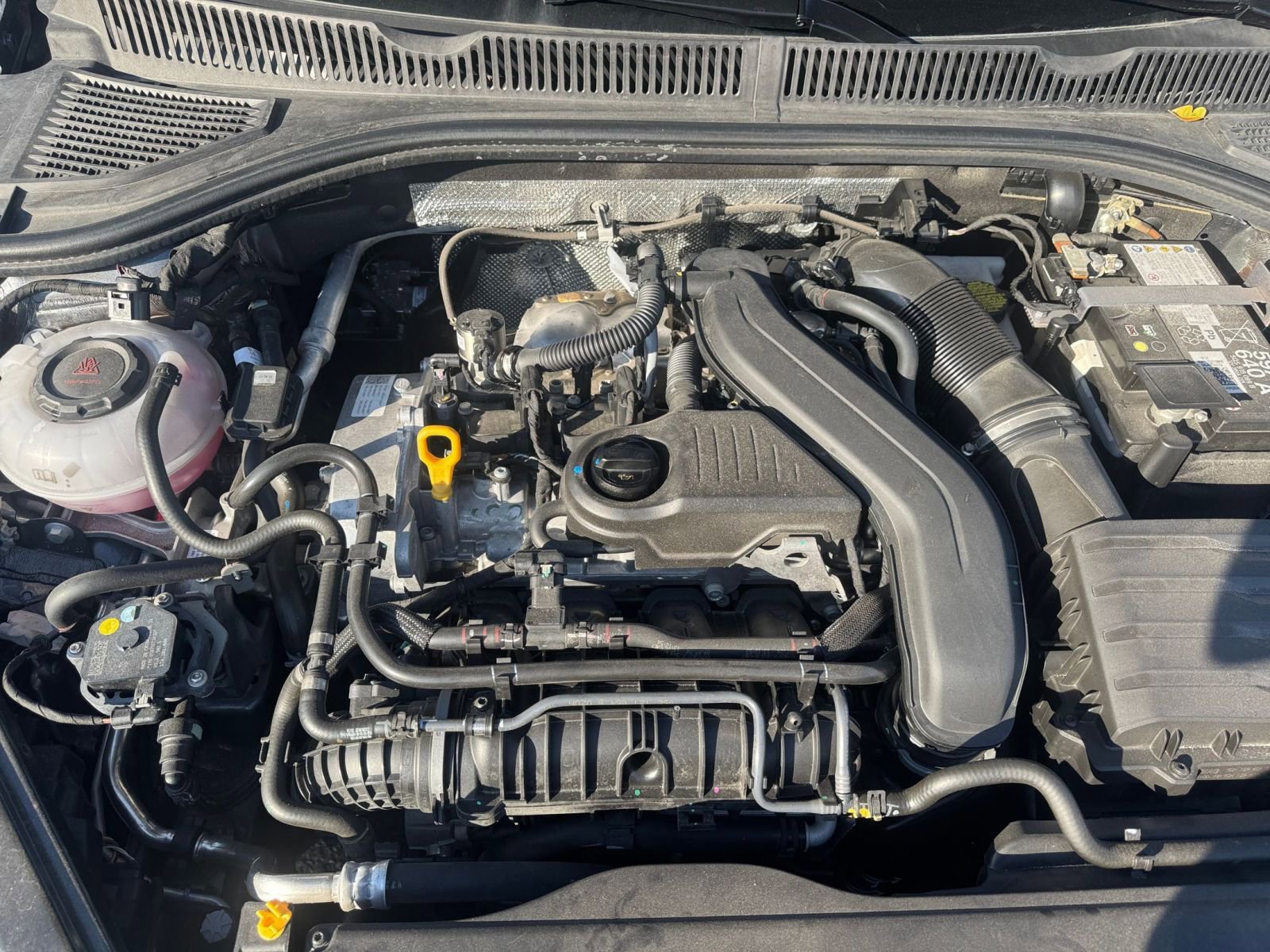 Thumbnail: 2025 Volkswagen Jetta - 32