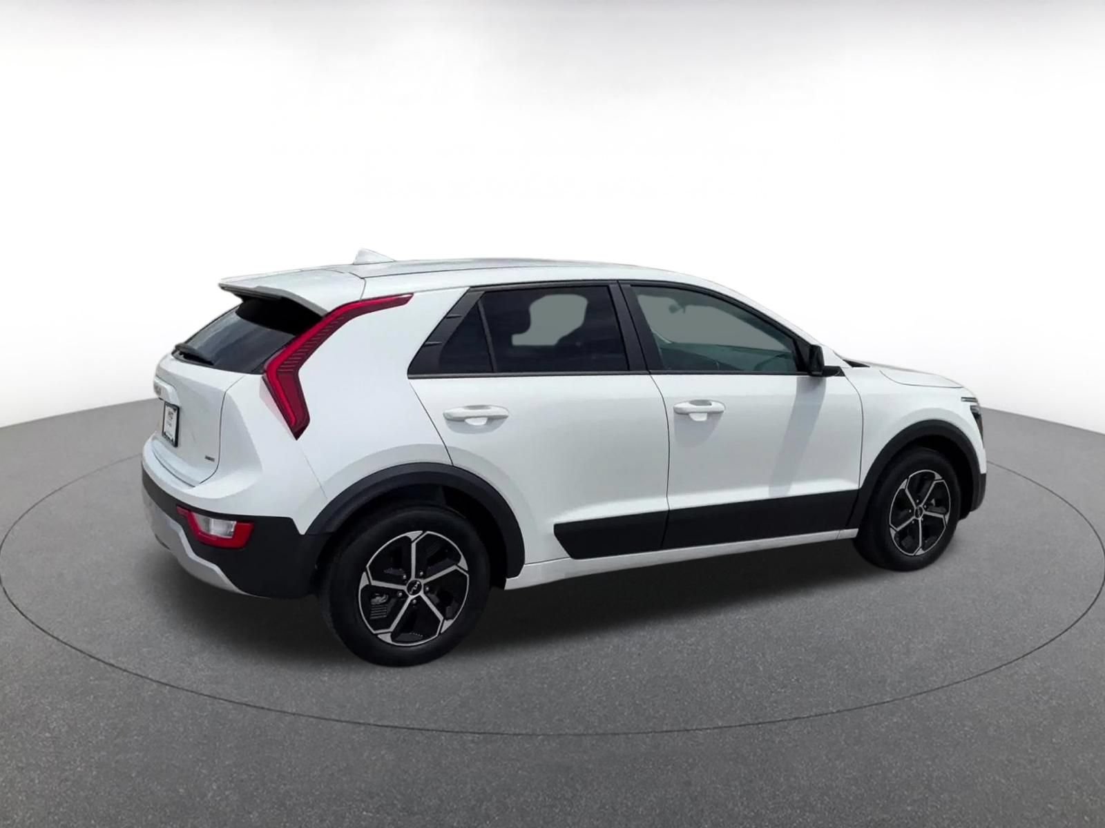 Thumbnail: 2026 Kia Niro - 12