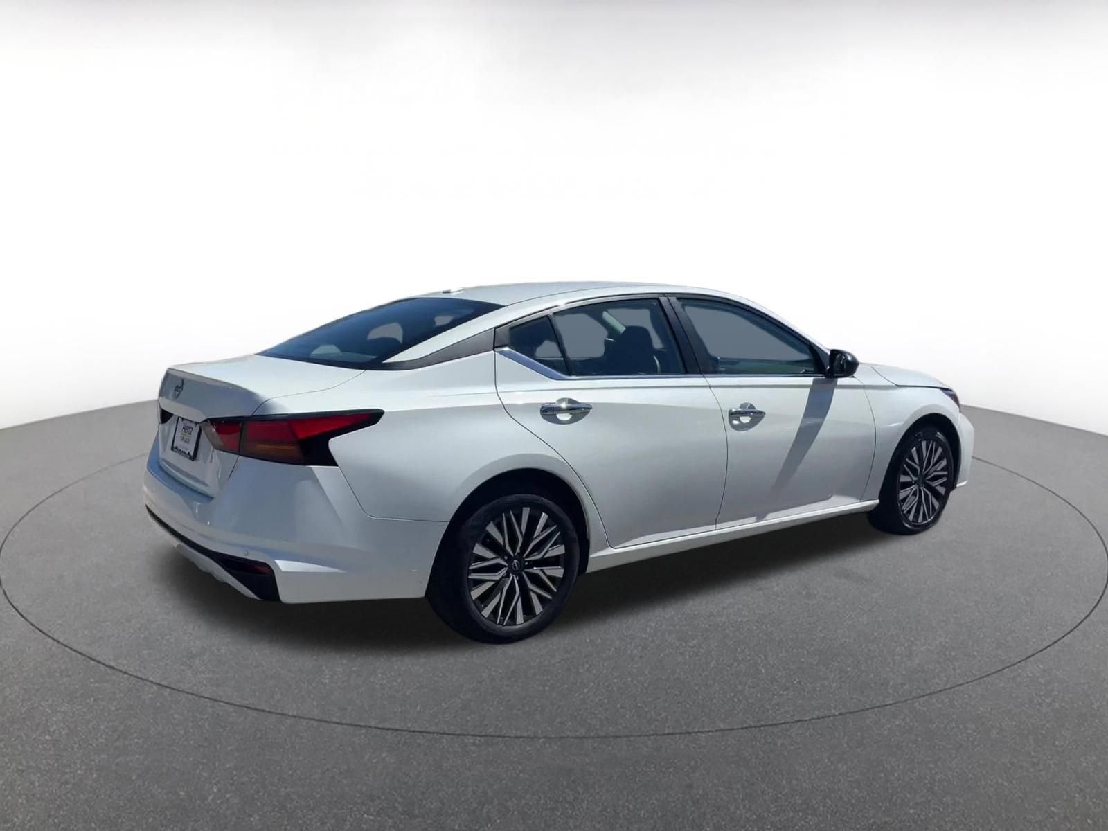 Thumbnail: 2025 Nissan Altima - 12