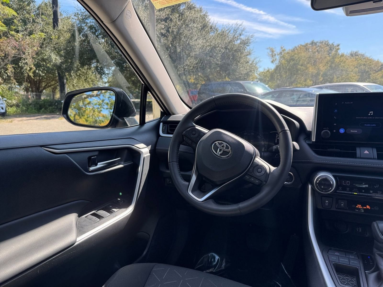 Thumbnail: 2025 Toyota RAV4 - 34