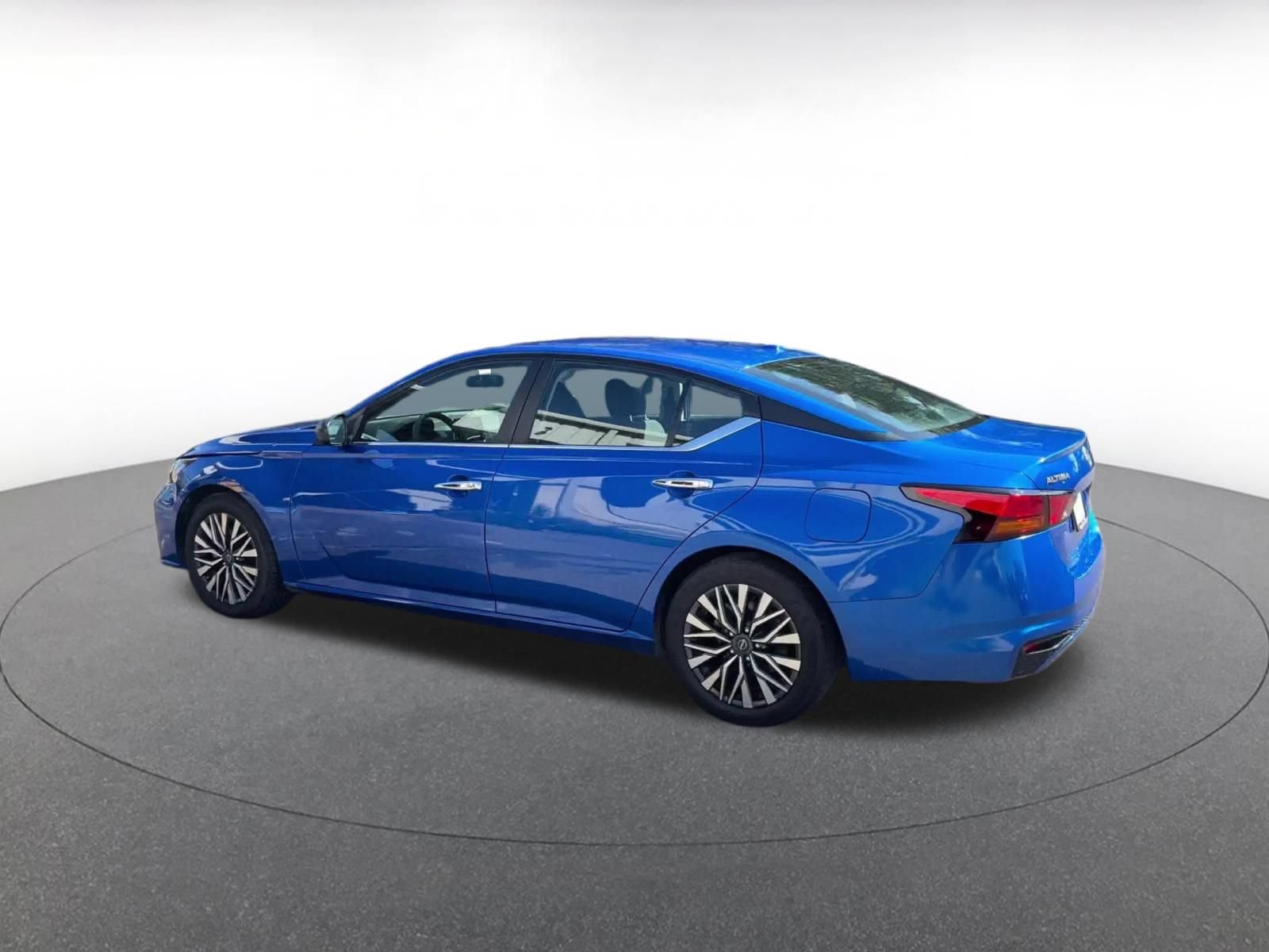 Thumbnail: 2025 Nissan Altima - 9
