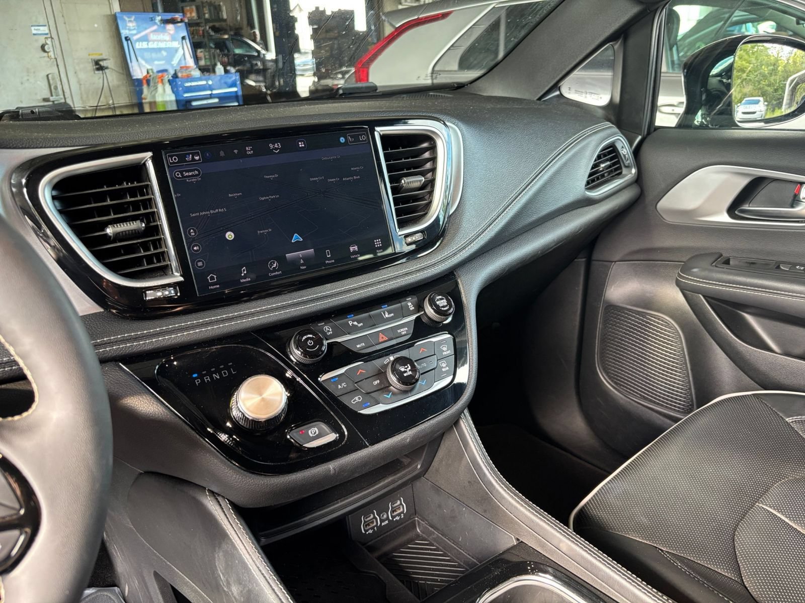Thumbnail: 2025 Chrysler Pacifica - 14