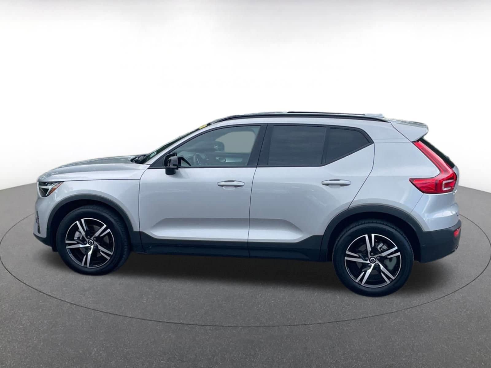Thumbnail: 2024 Volvo XC40 - 8